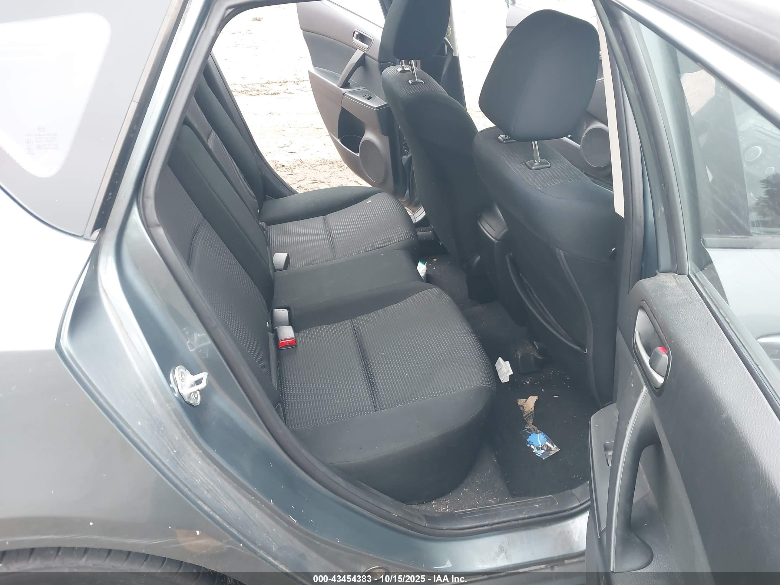 MAZDA MAZDA3 image 8