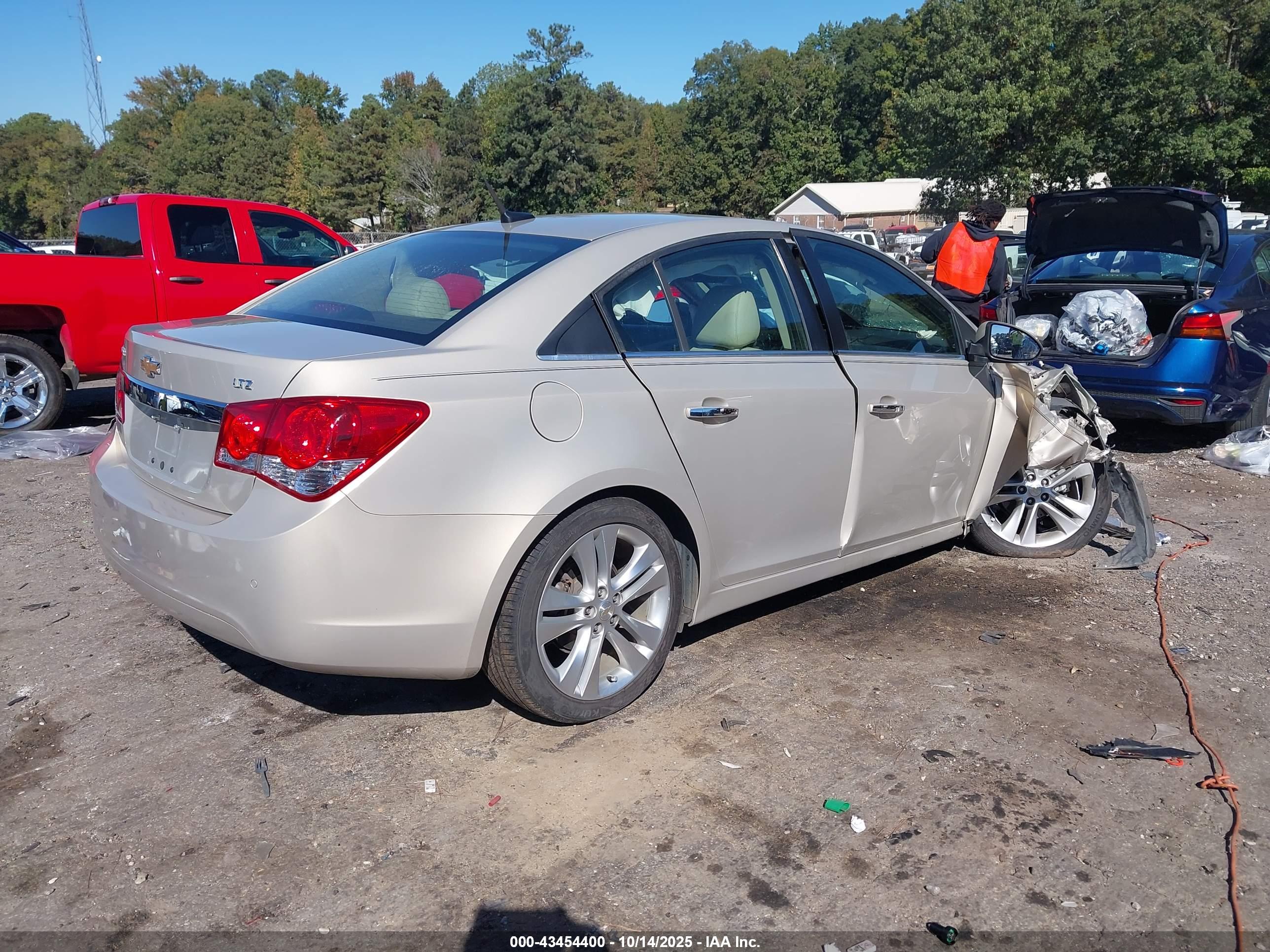 CHEVROLET CRUZE image 4