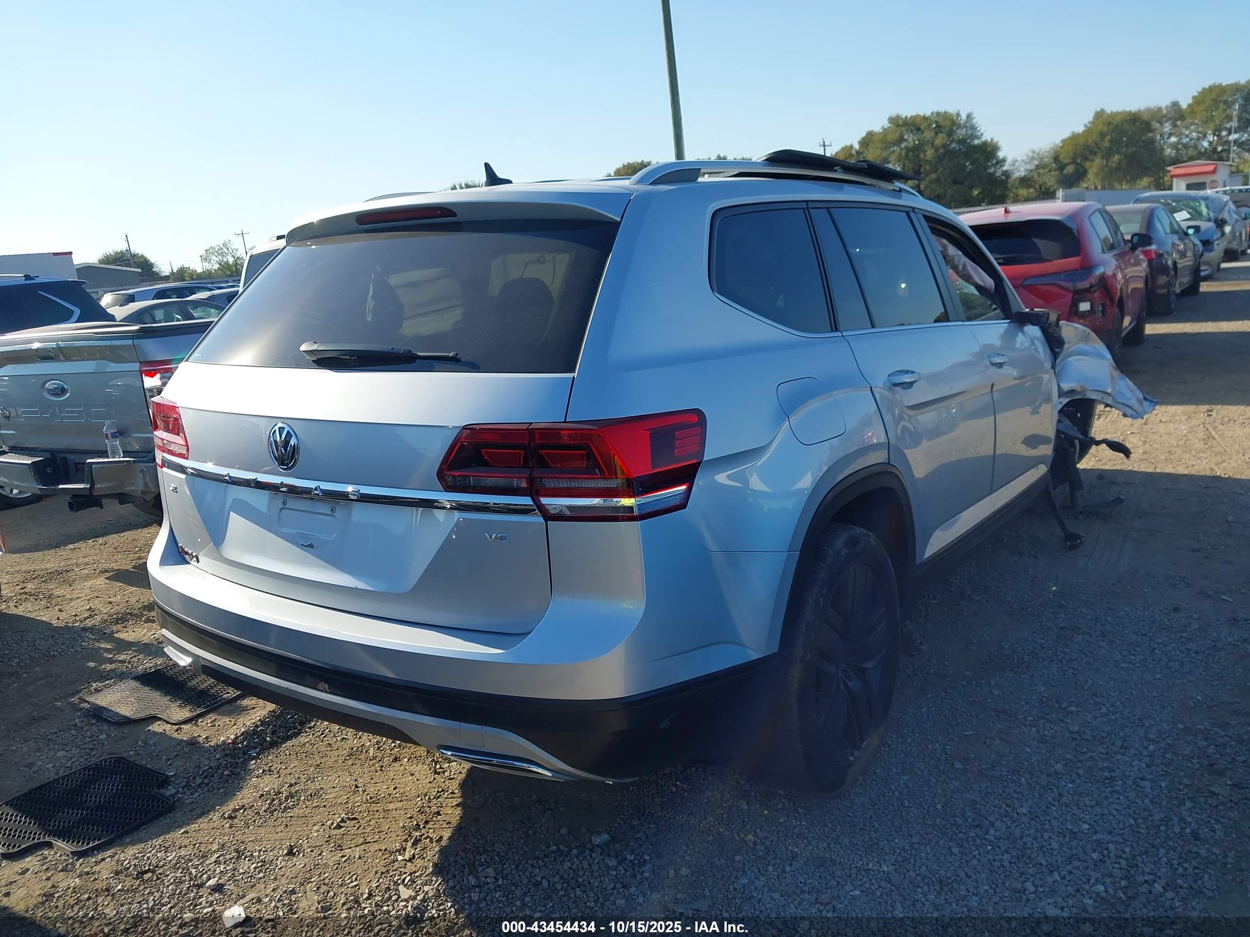 VOLKSWAGEN ATLAS image 4