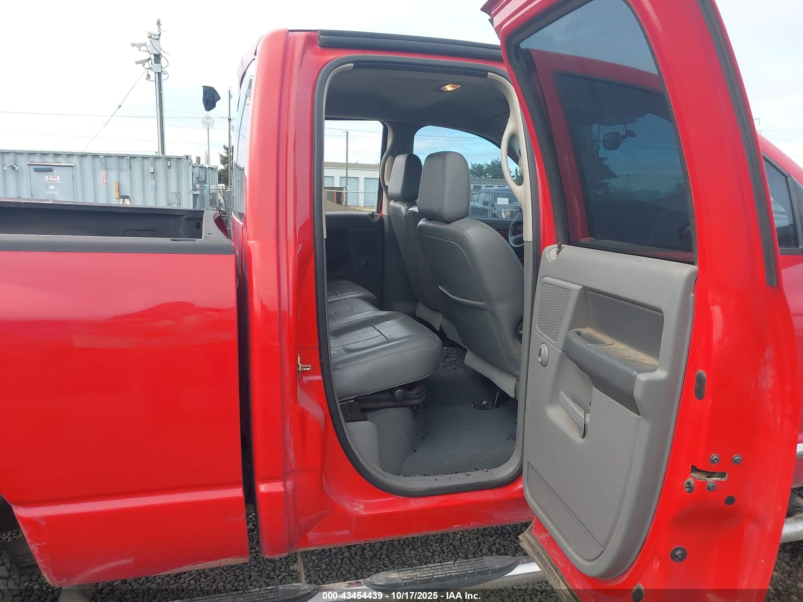 DODGE RAM image 8