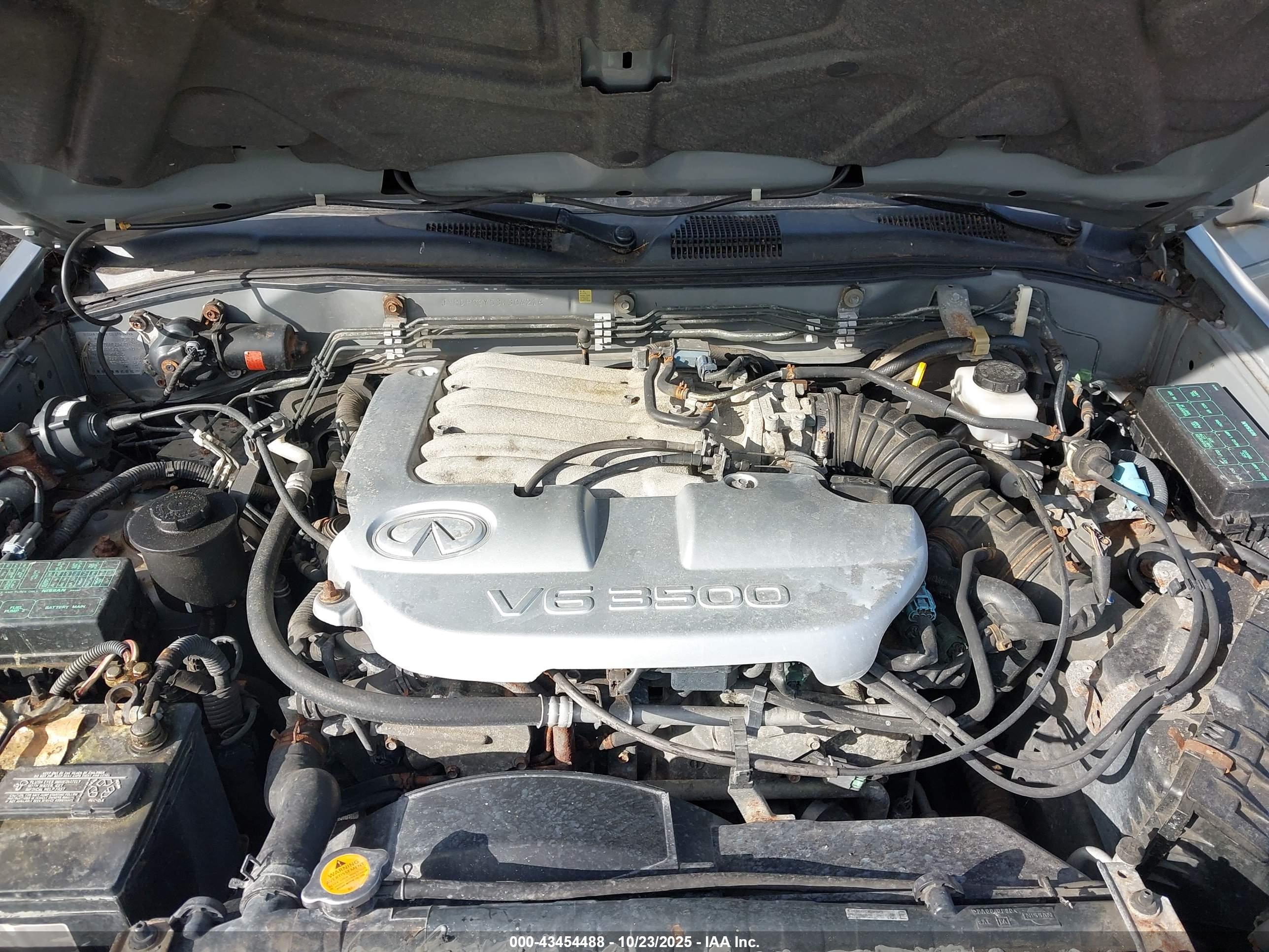 INFINITI QX4 image 10