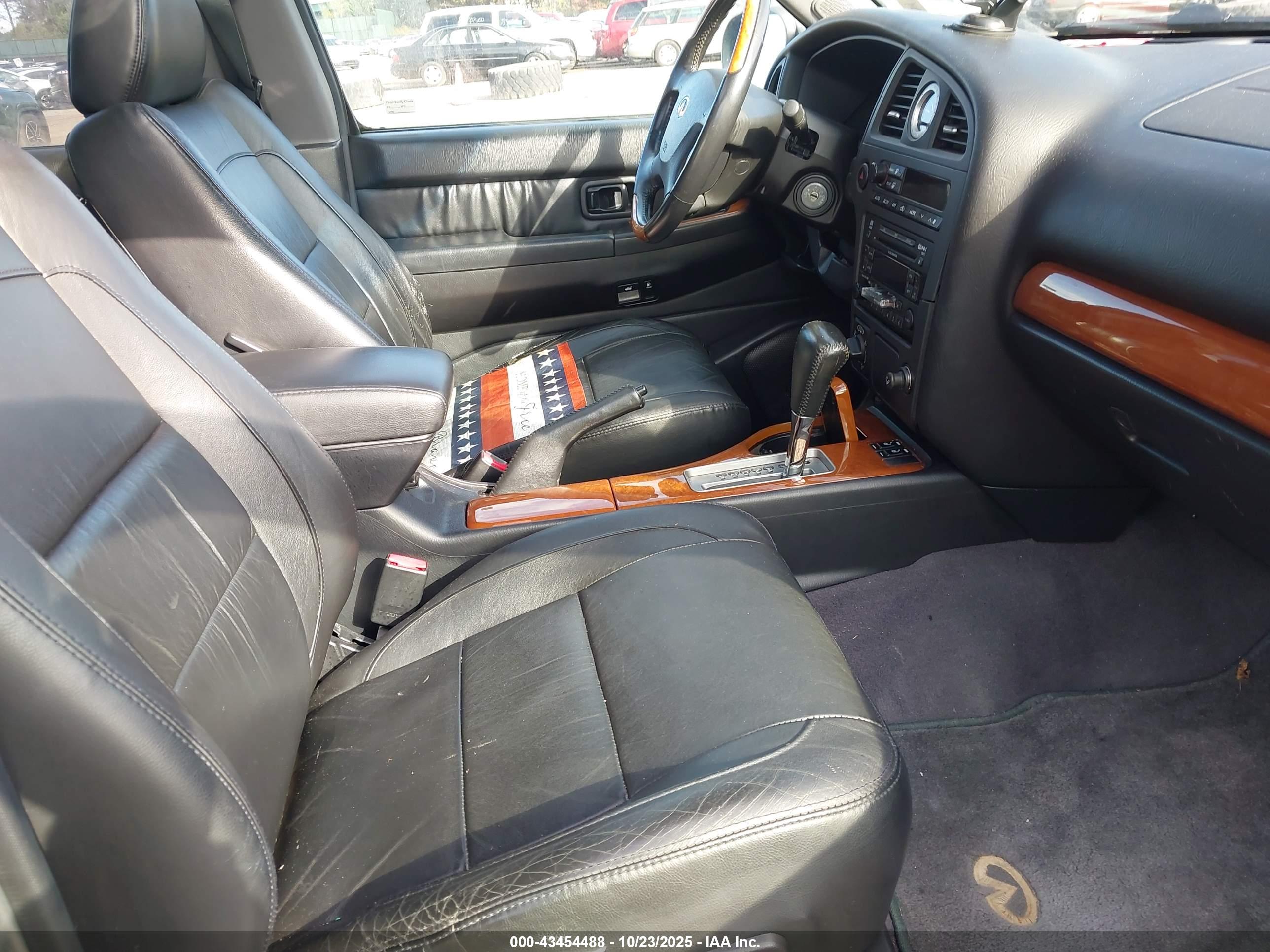INFINITI QX4 image 5