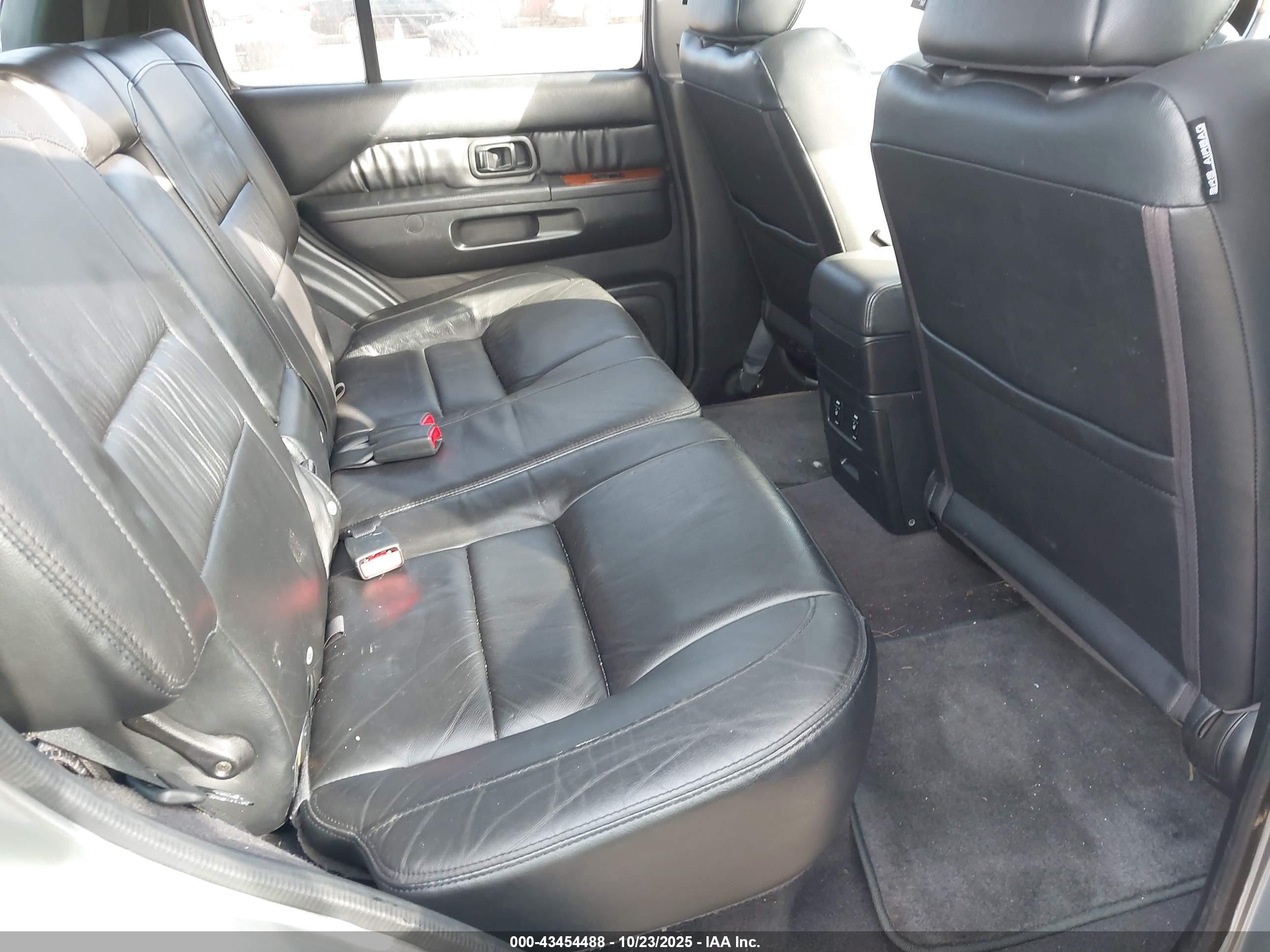 INFINITI QX4 image 8