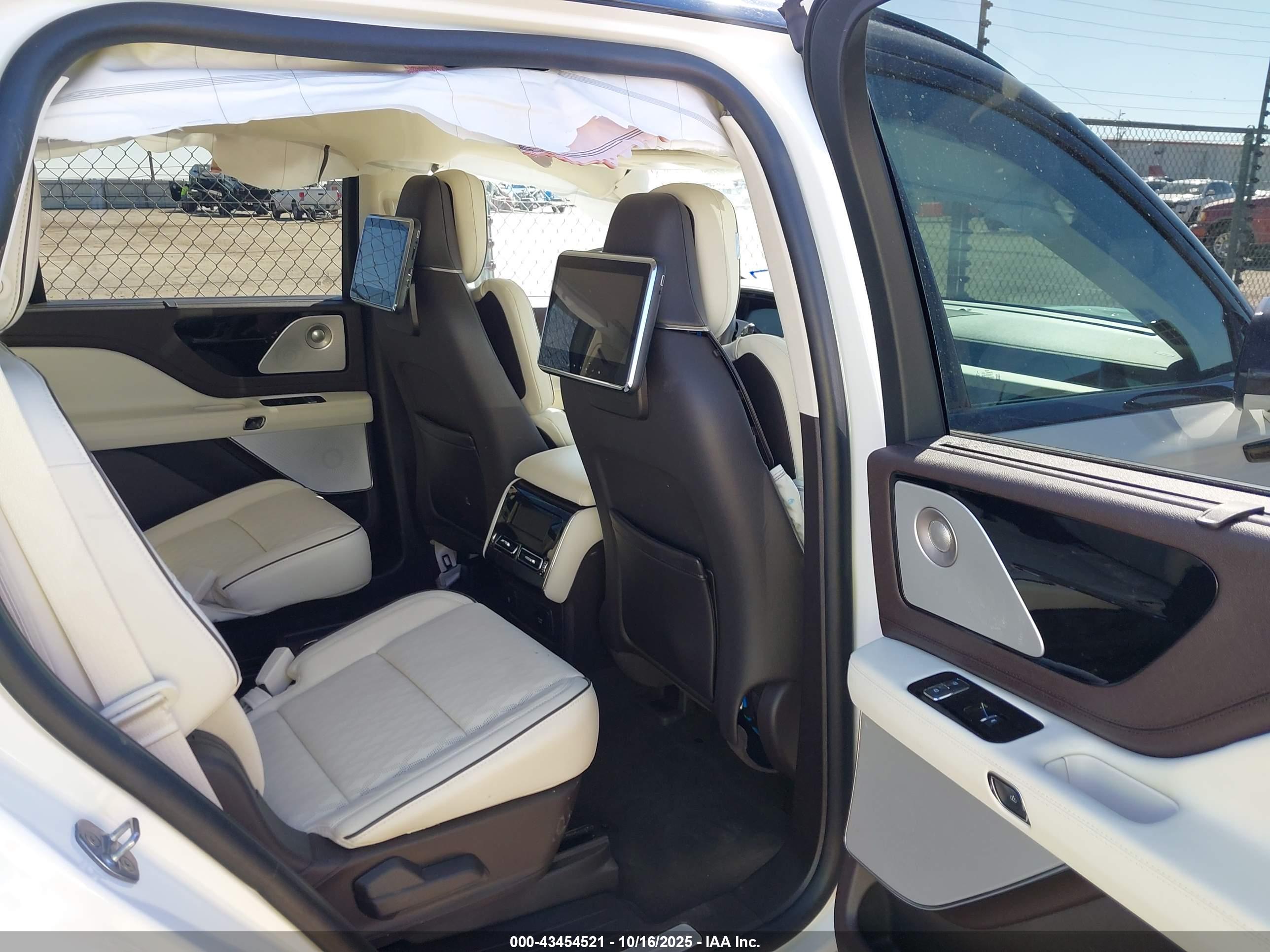 LINCOLN AVIATOR image 8