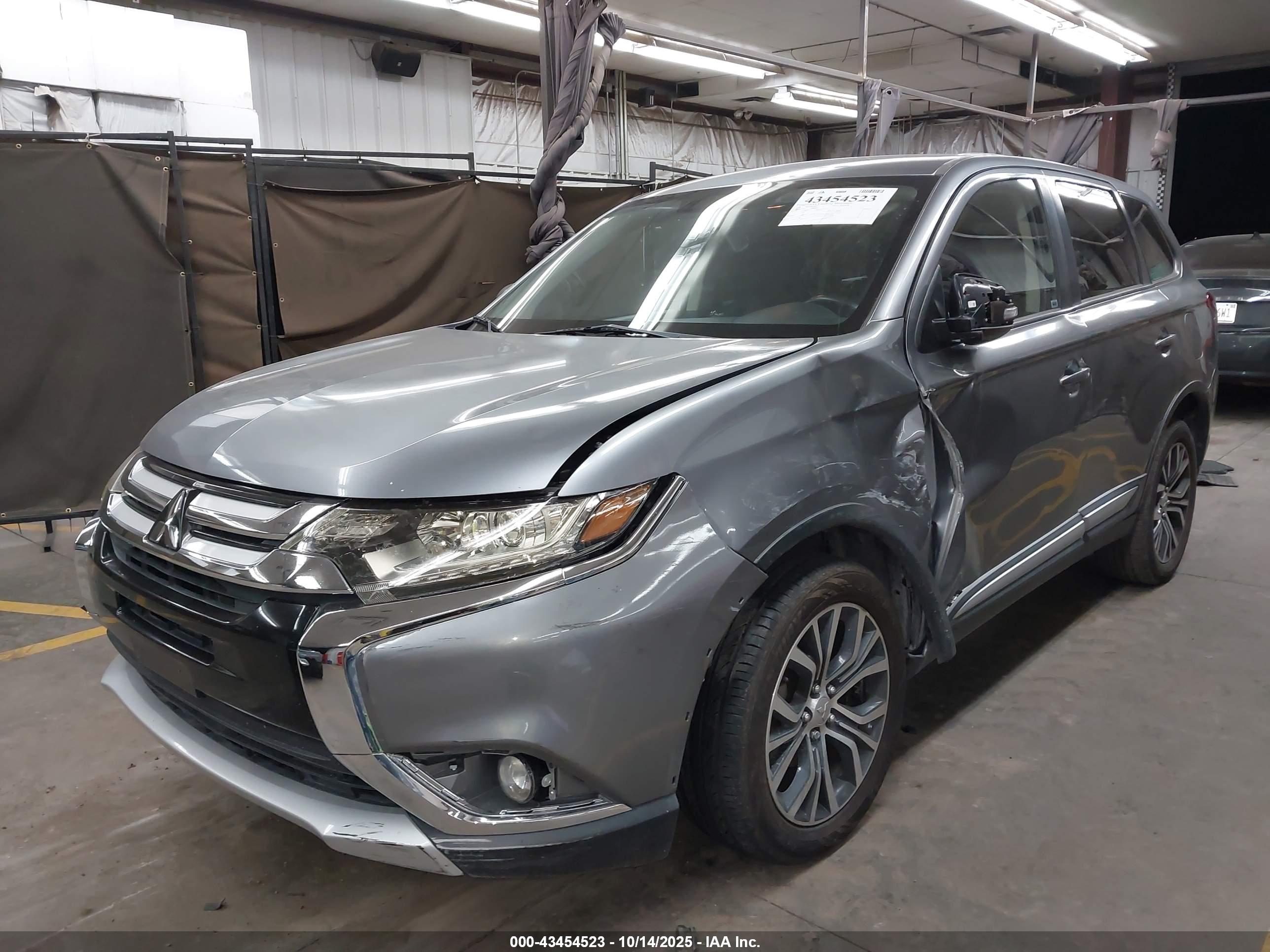 MITSUBISHI OUTLANDER image 2