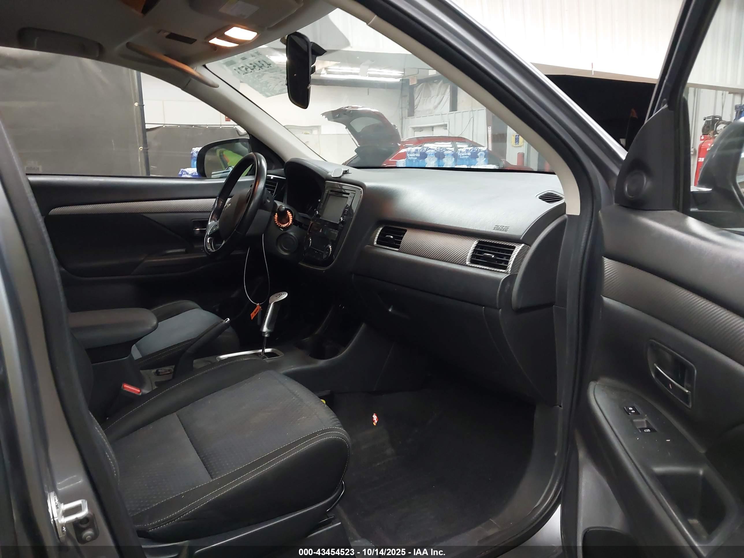 MITSUBISHI OUTLANDER image 5