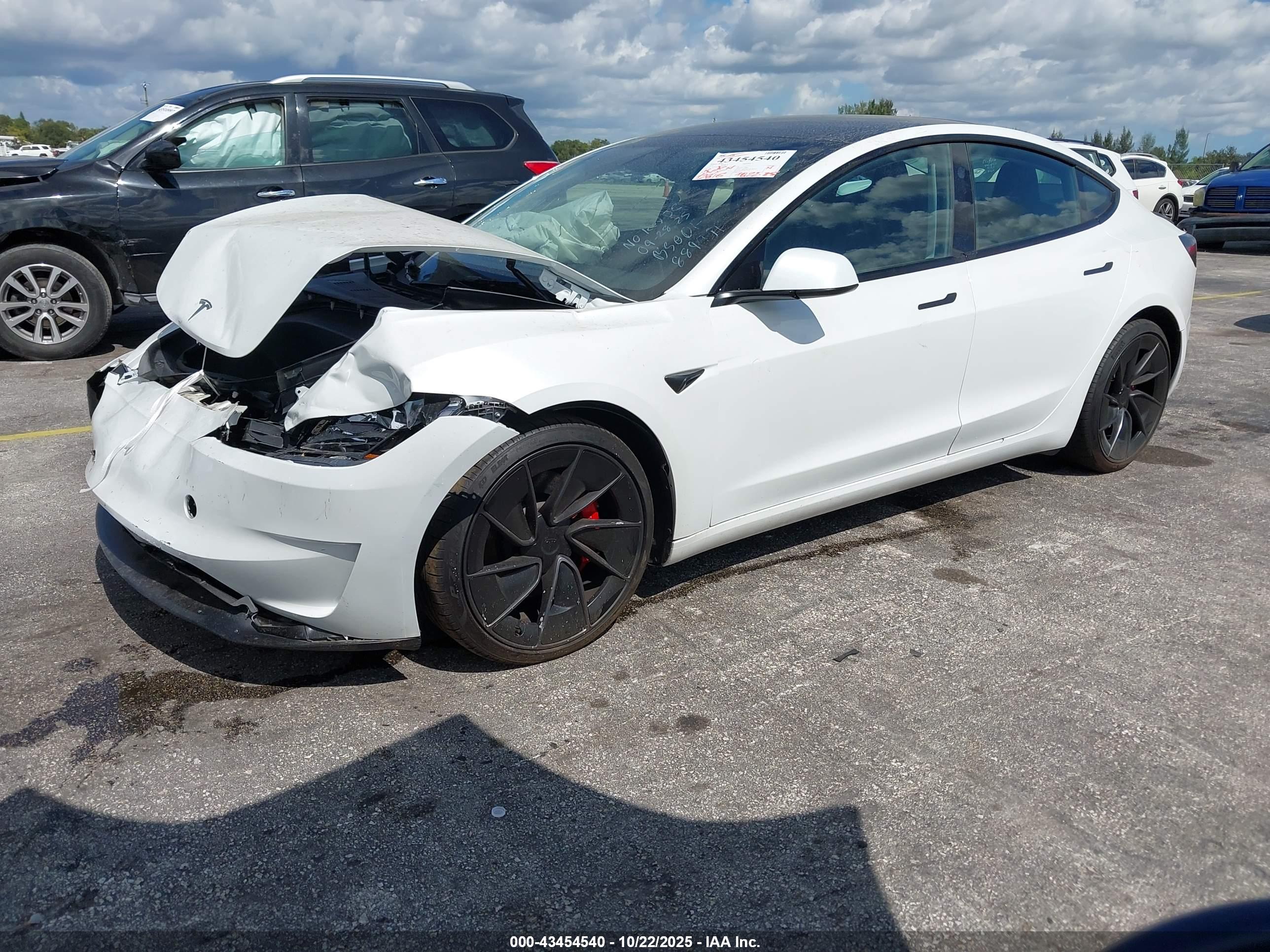 TESLA MODEL image 2