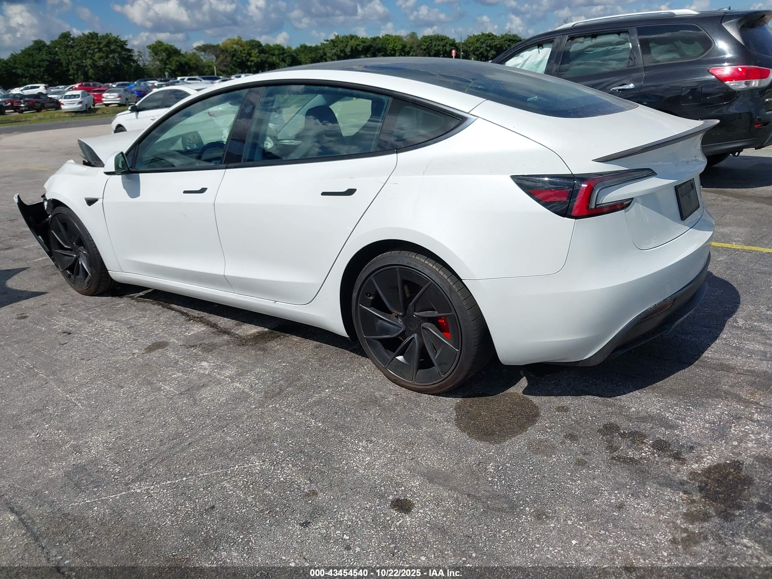 TESLA MODEL image 3