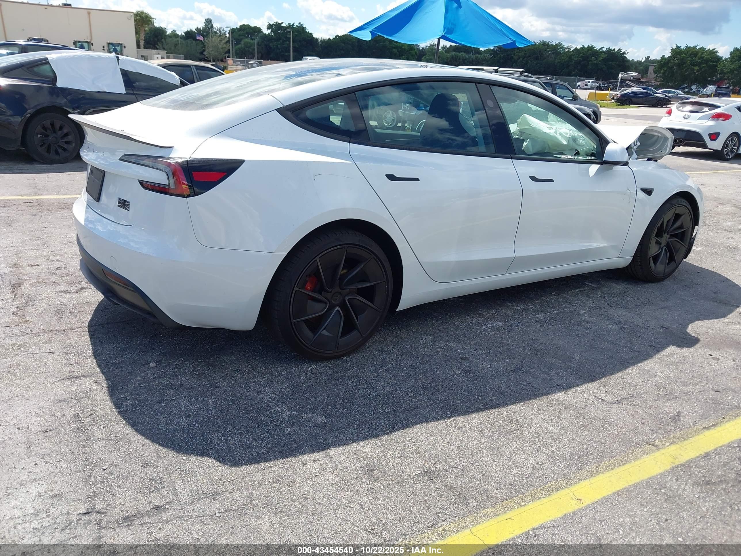 TESLA MODEL image 4