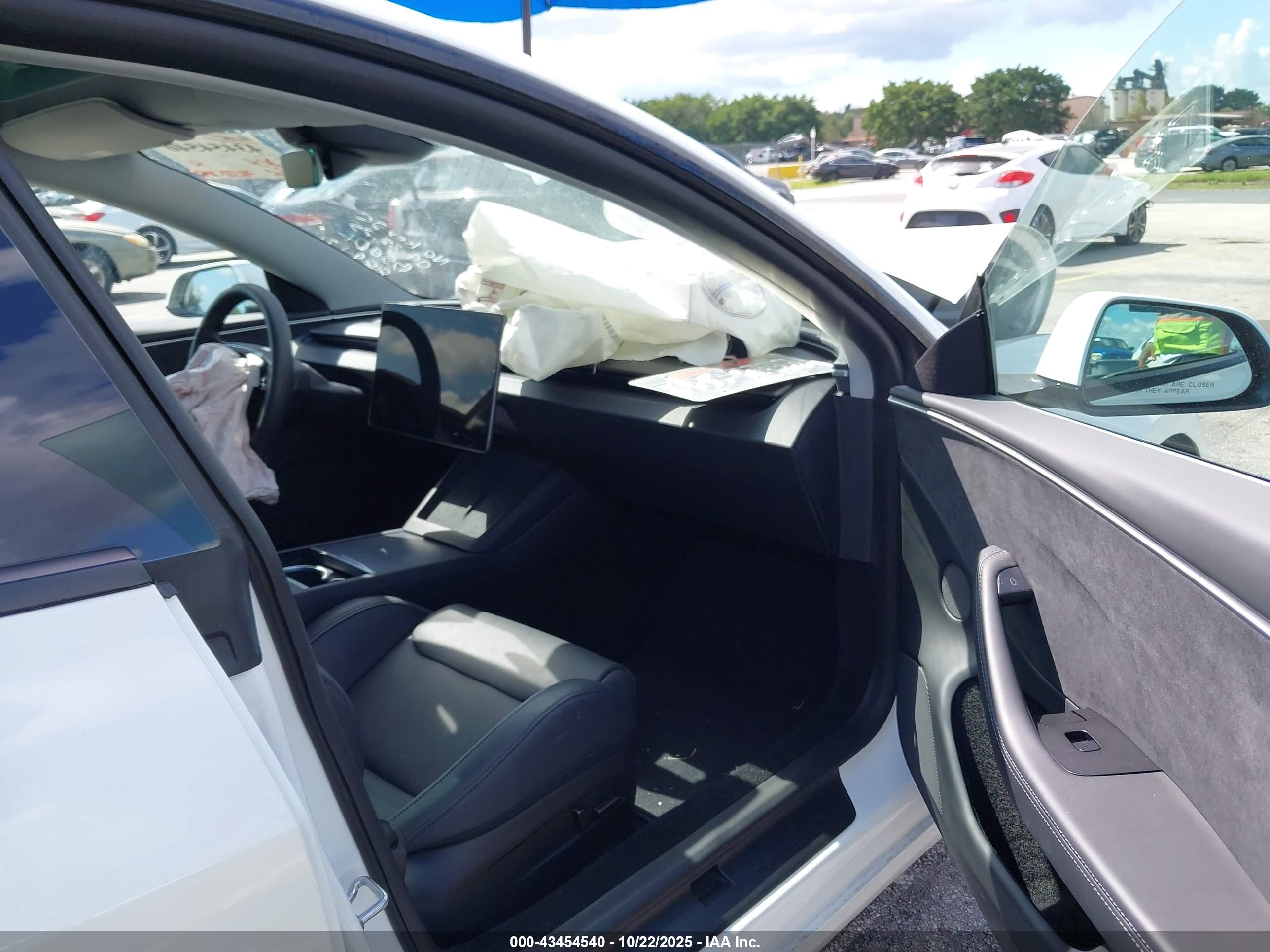 TESLA MODEL image 5