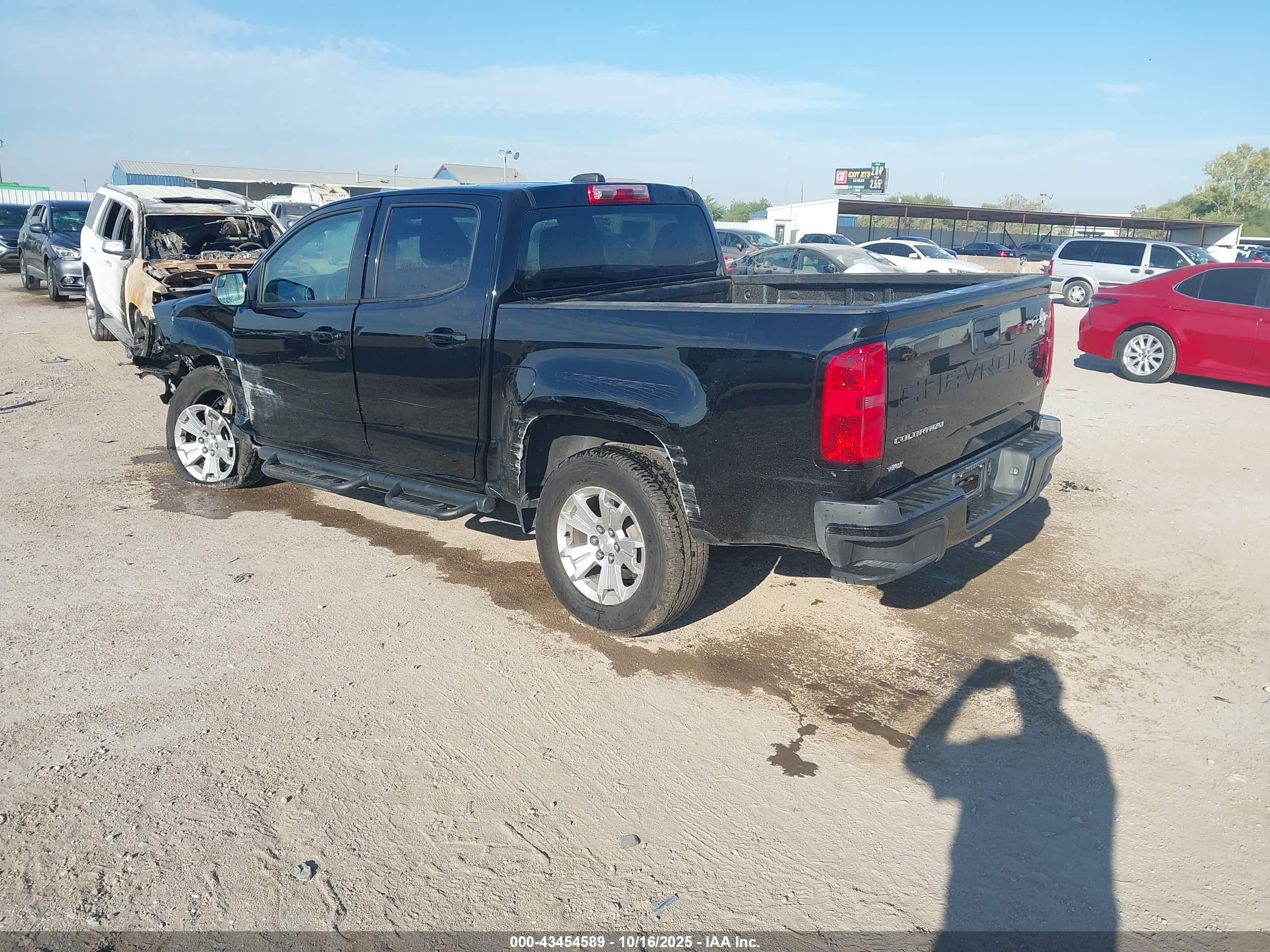 CHEVROLET COLORADO image 3