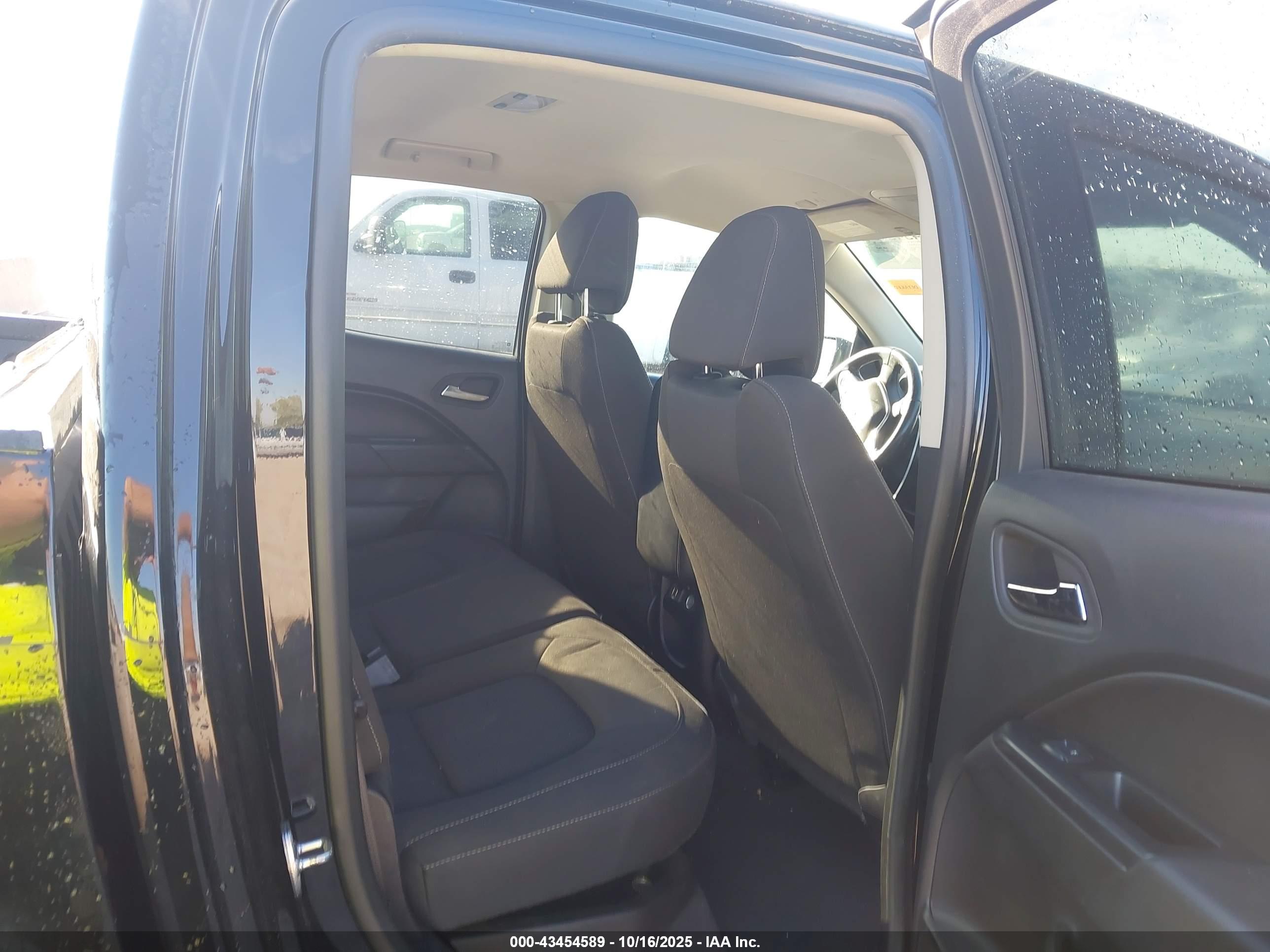CHEVROLET COLORADO image 8