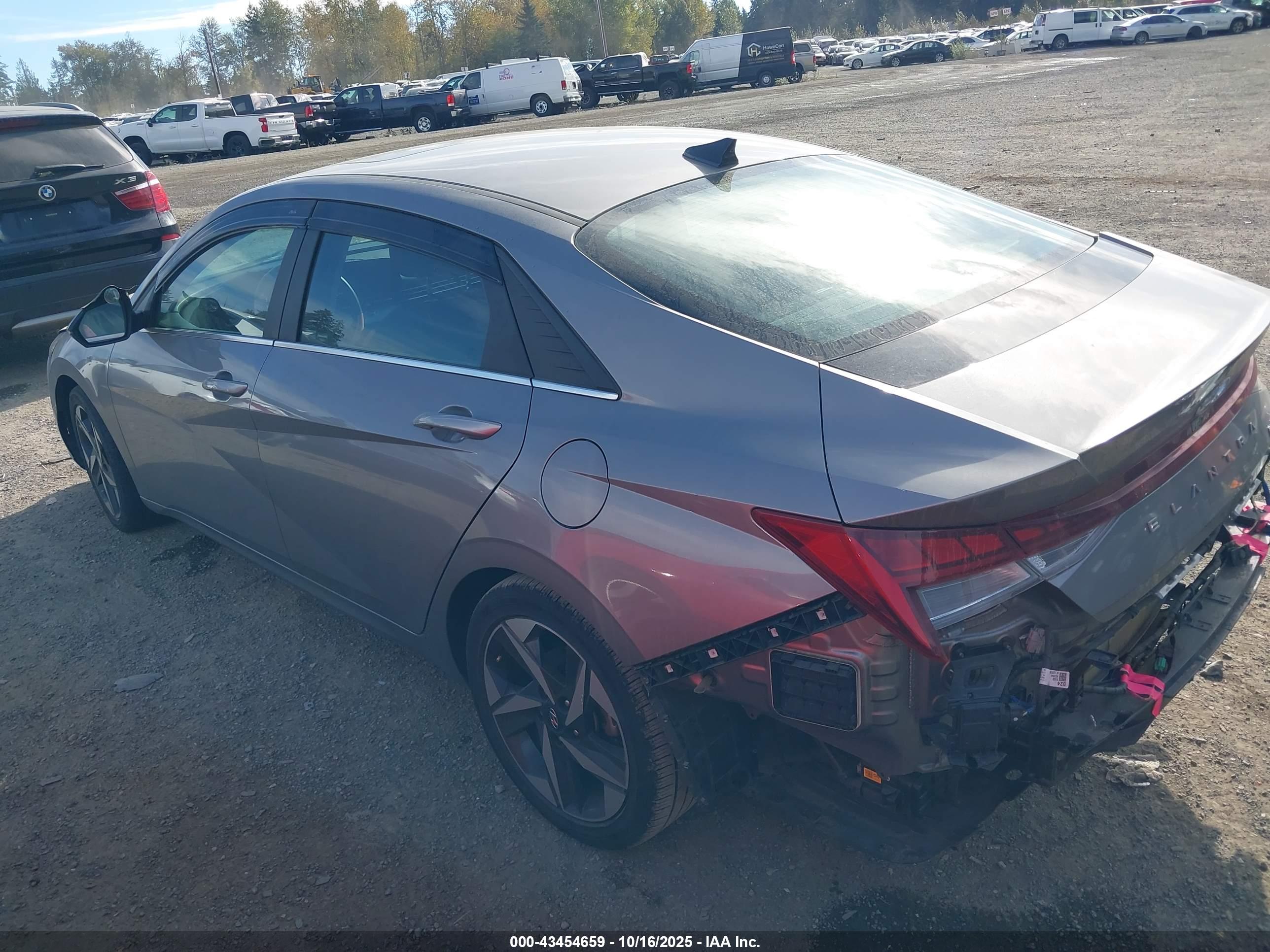 HYUNDAI ELANTRA image 3