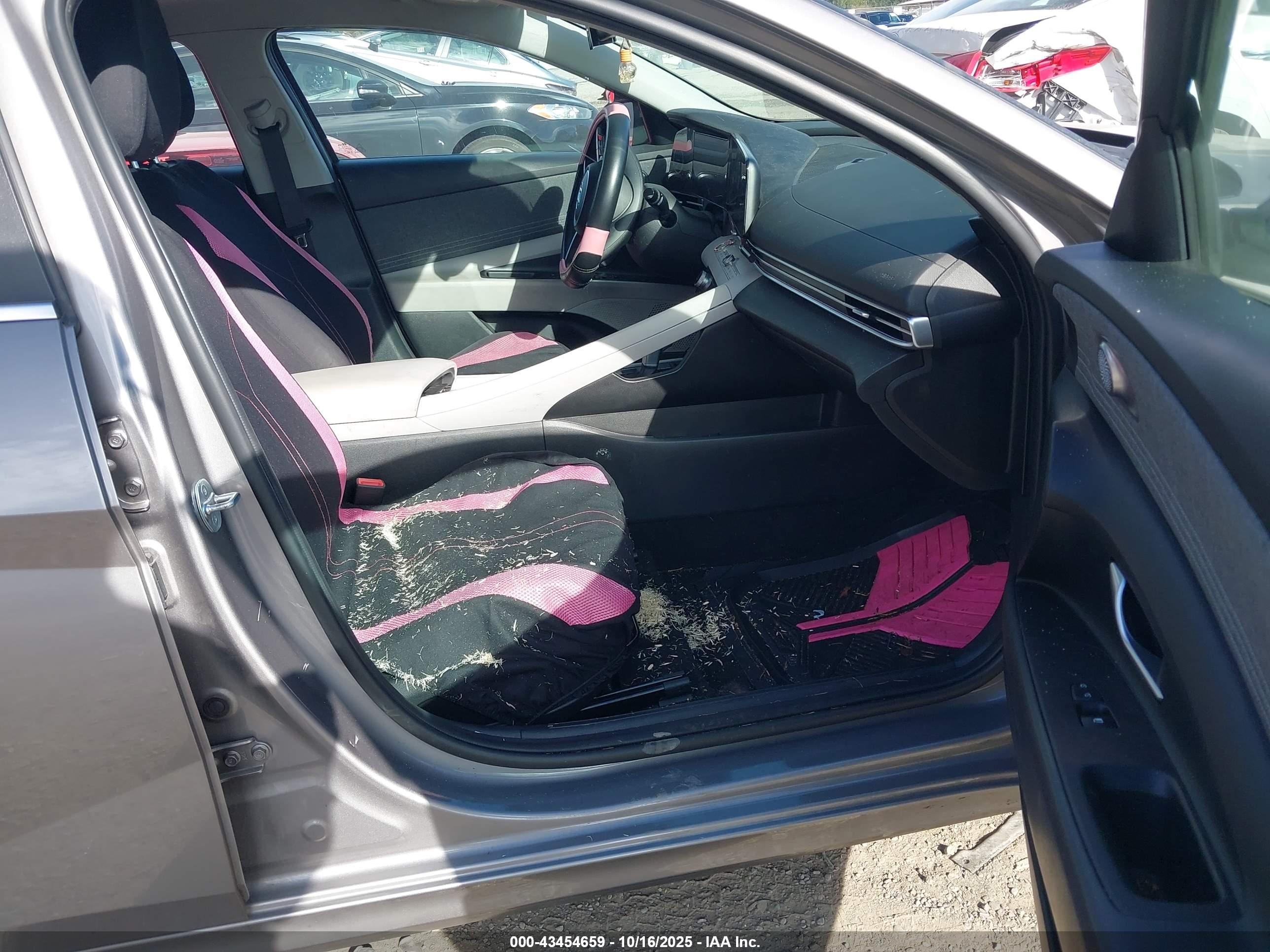HYUNDAI ELANTRA image 5