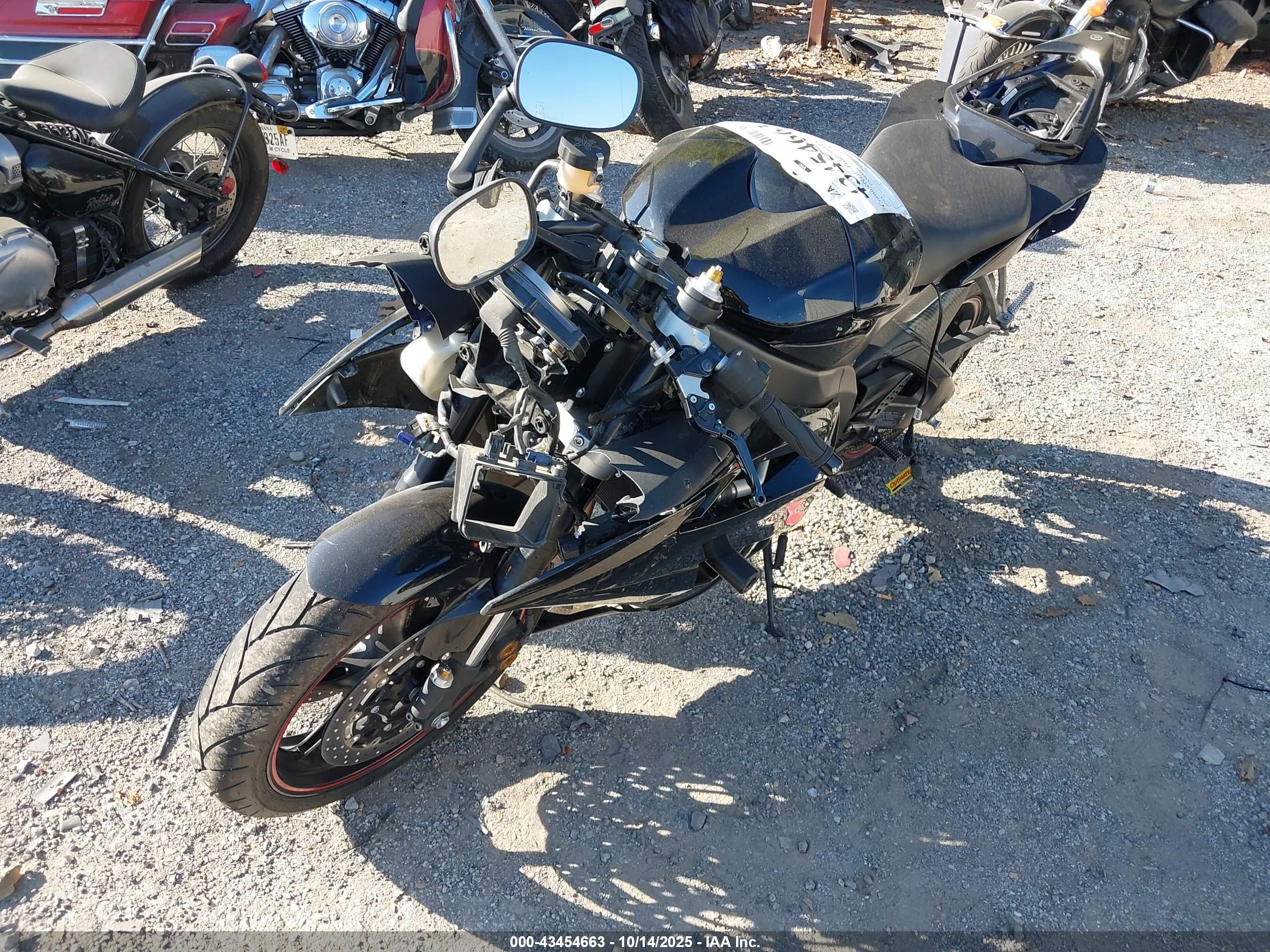 YAMAHA YZFR6 image 2