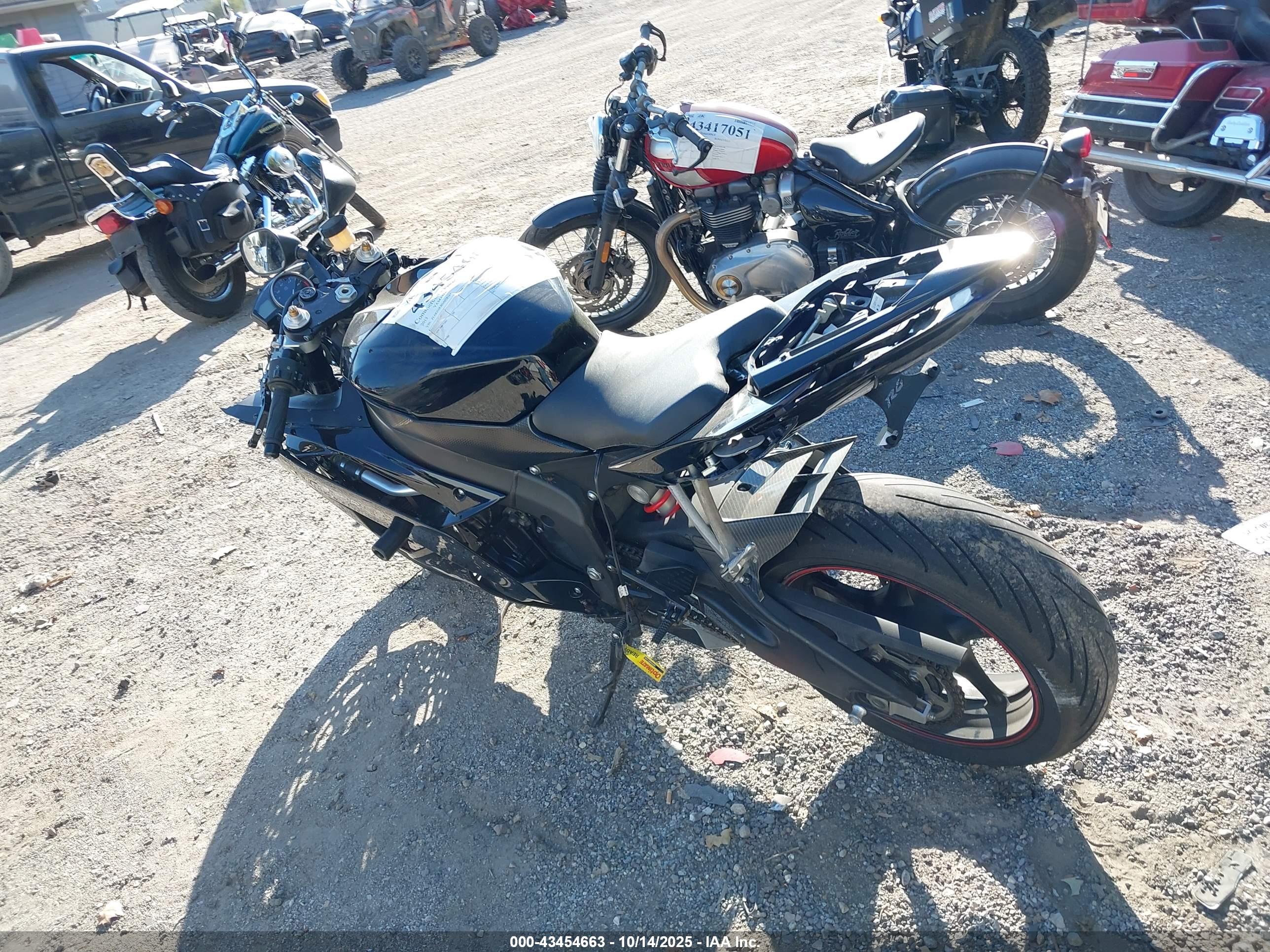 YAMAHA YZFR6 image 3