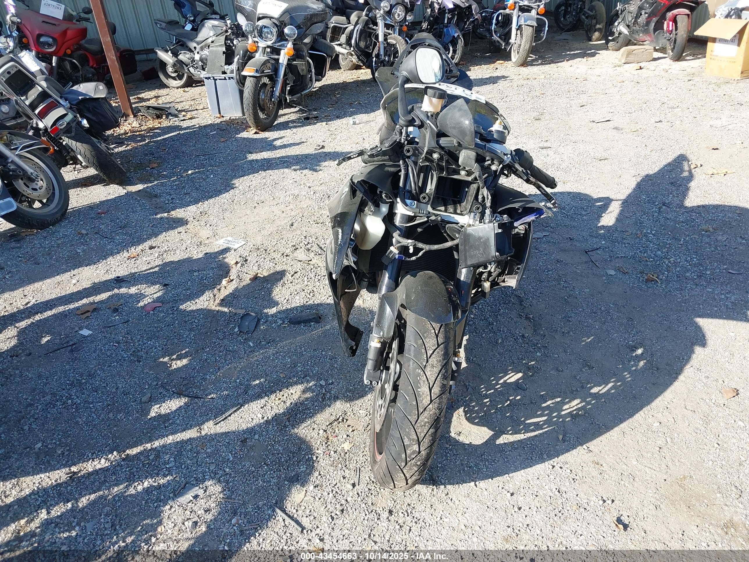 YAMAHA YZFR6 image 5