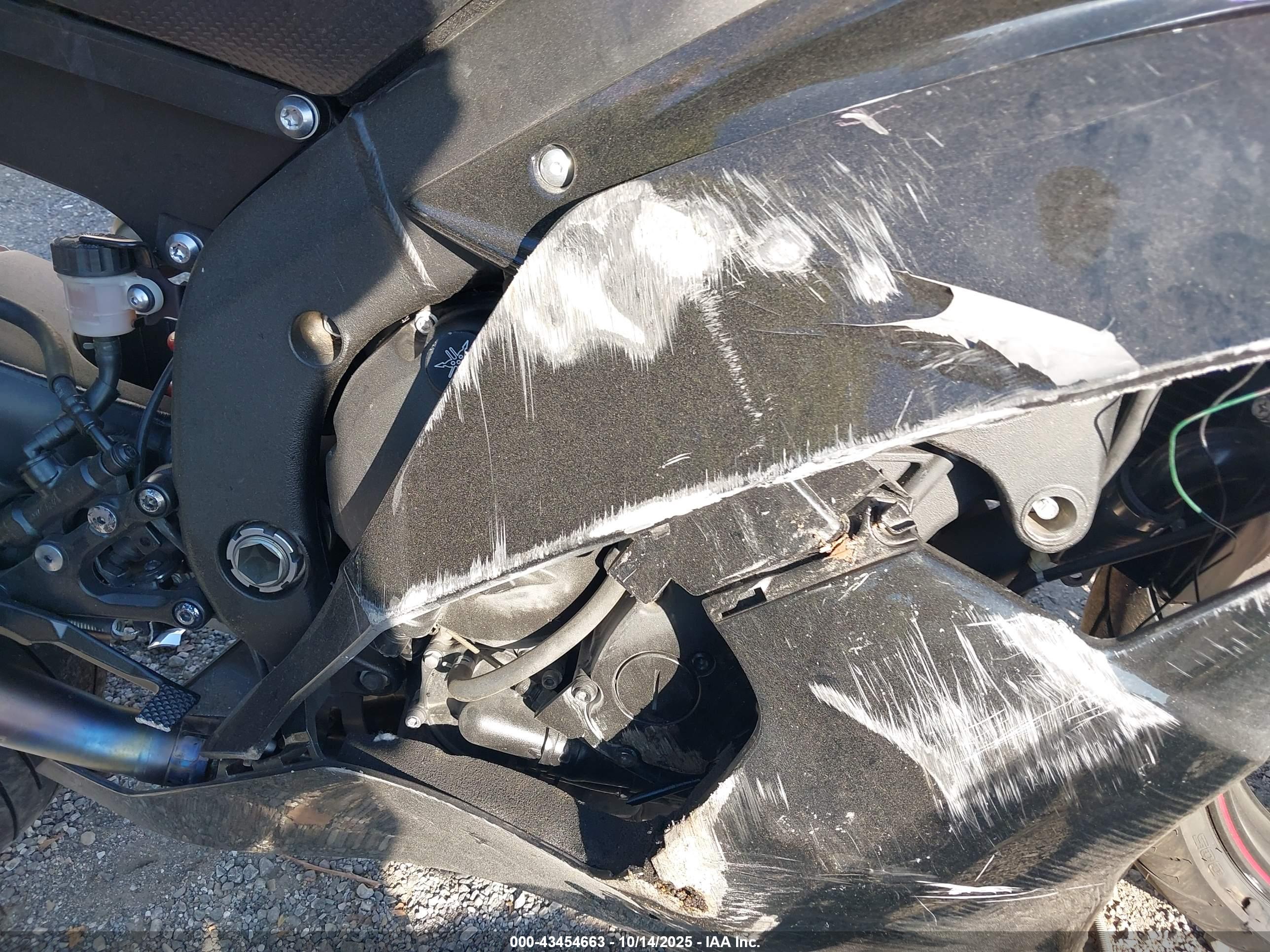 YAMAHA YZFR6 image 8
