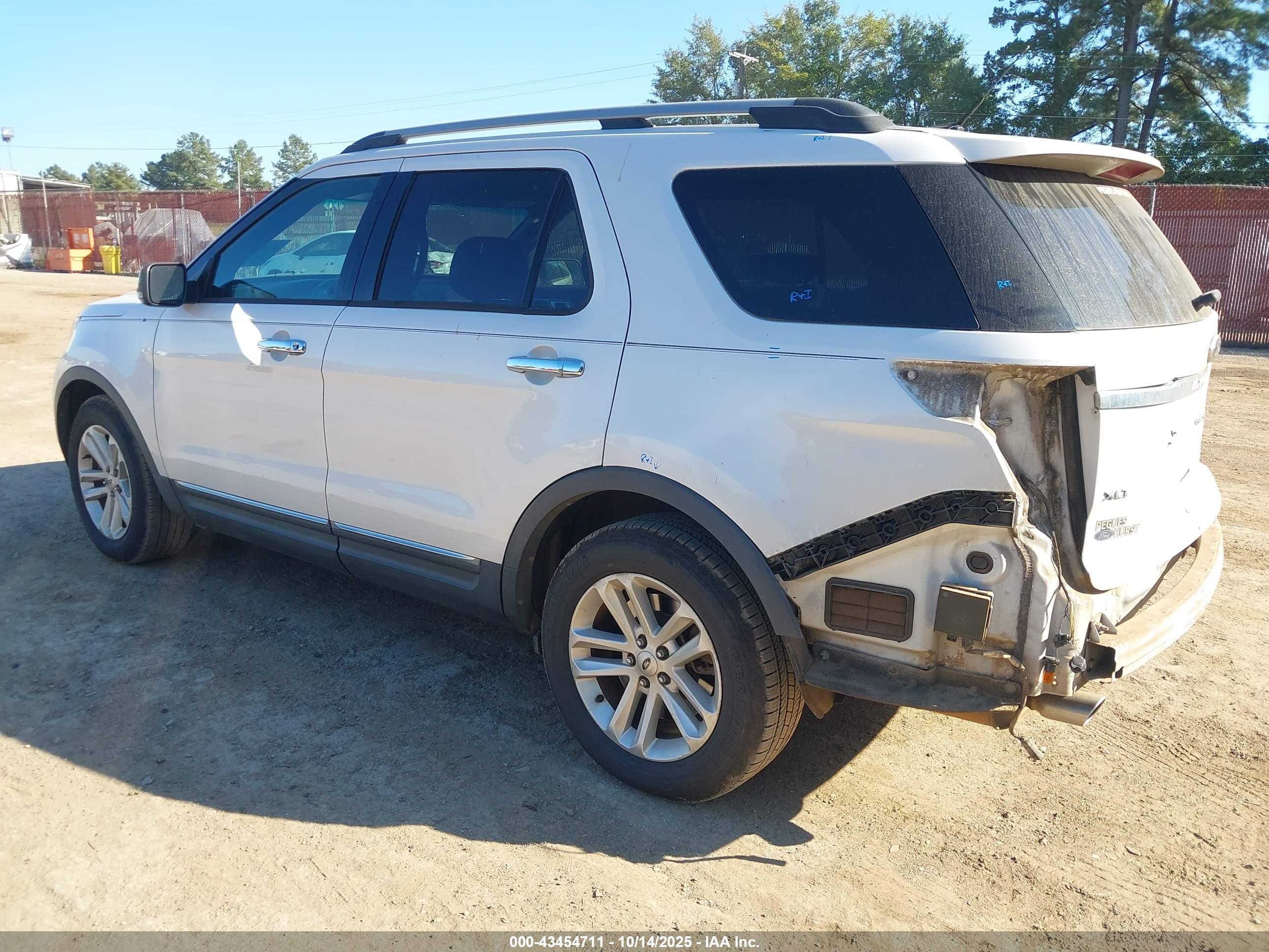 FORD EXPLORER image 3