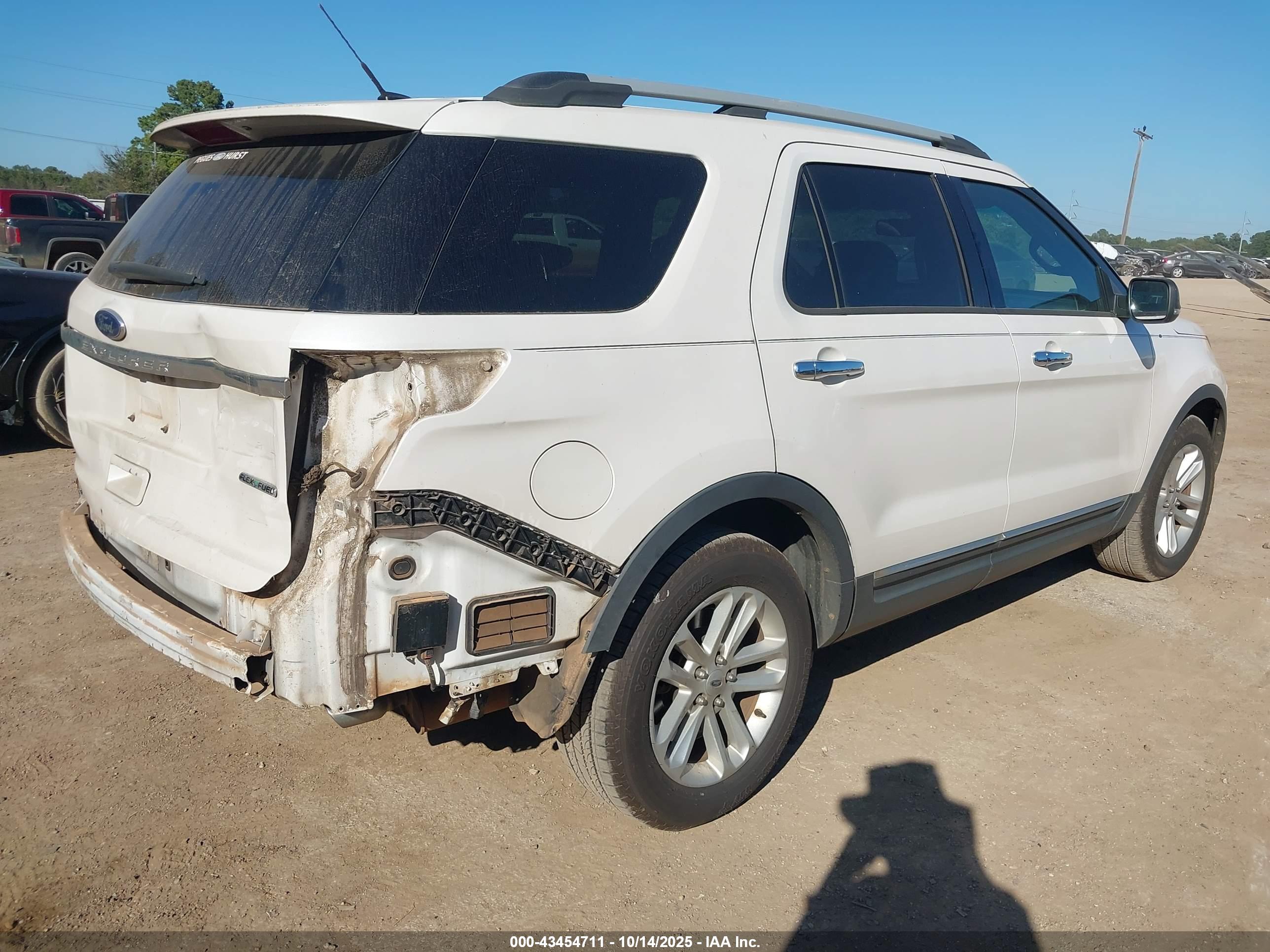 FORD EXPLORER image 4