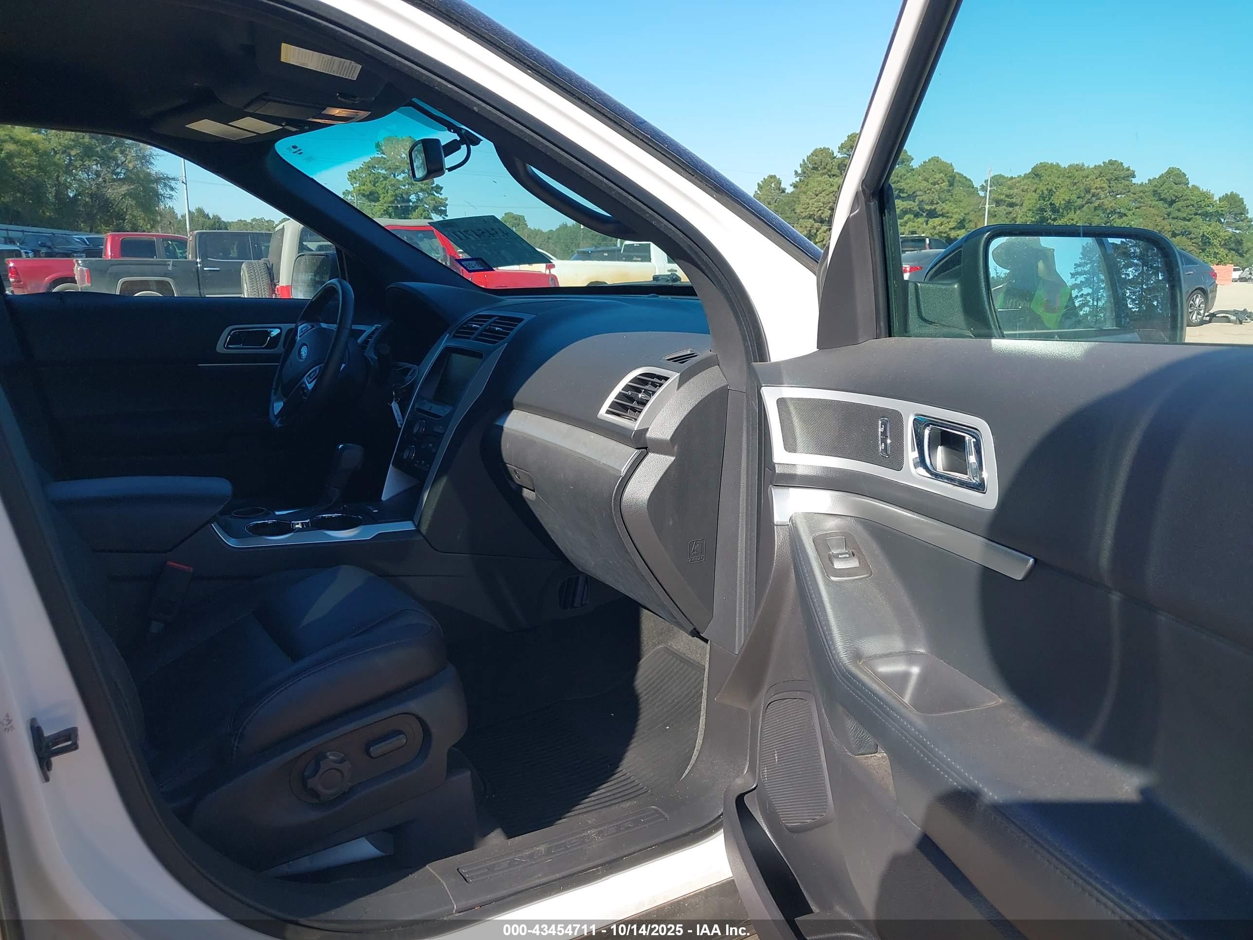 FORD EXPLORER image 5