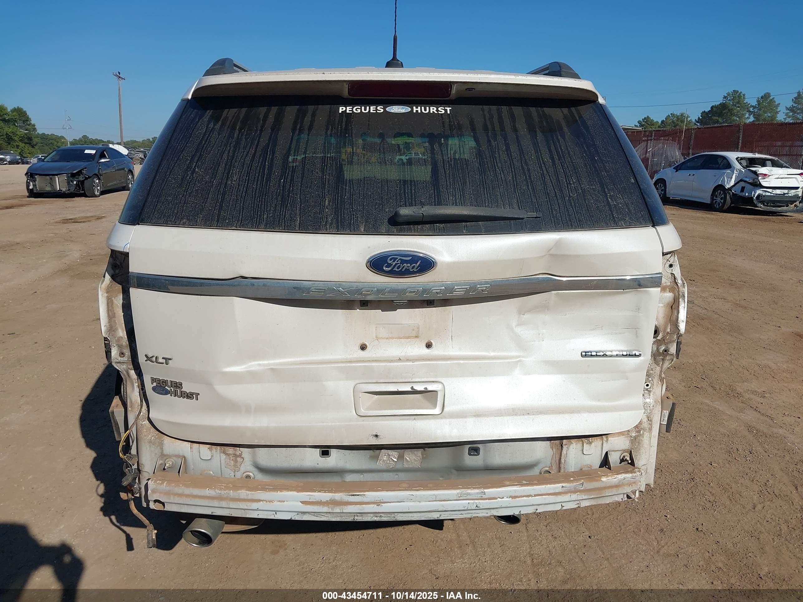 FORD EXPLORER image 6