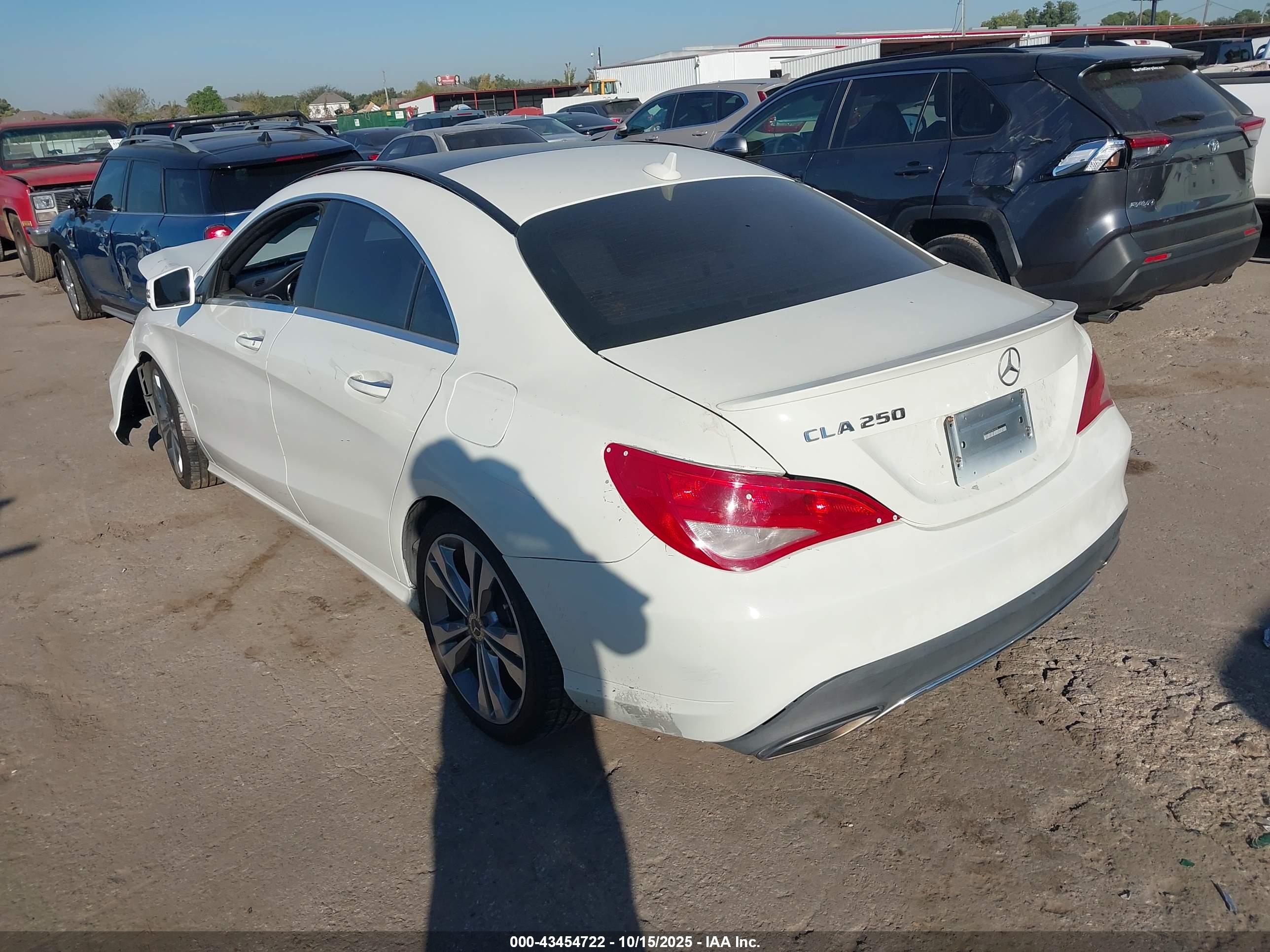MERCEDES-BENZ CLA image 3