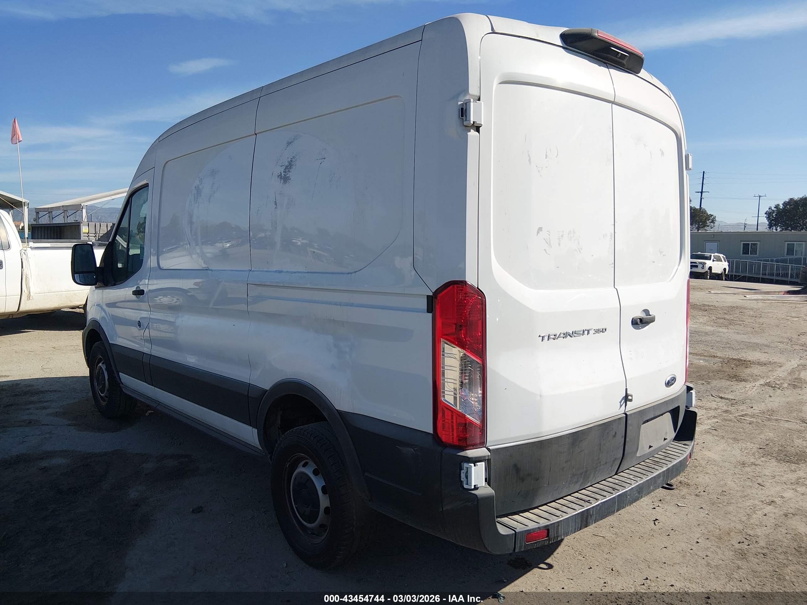 FORD TRANSIT-350 image 3