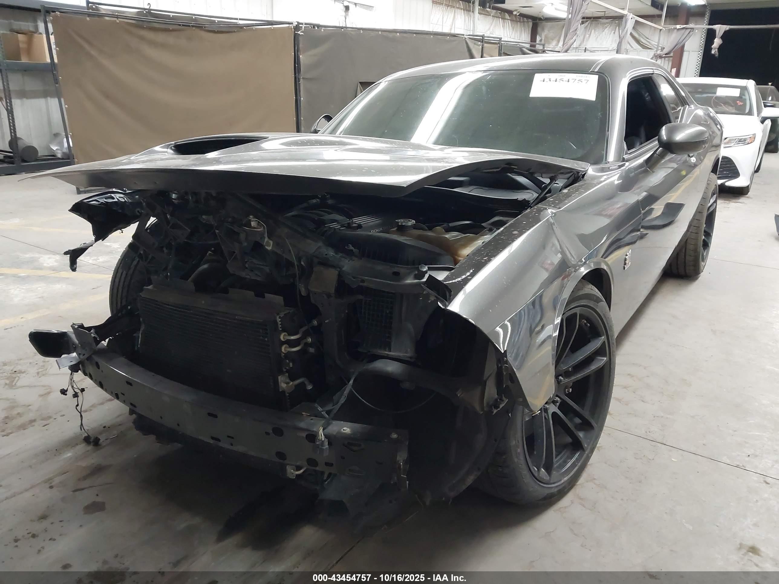 DODGE CHALLENGER image 2