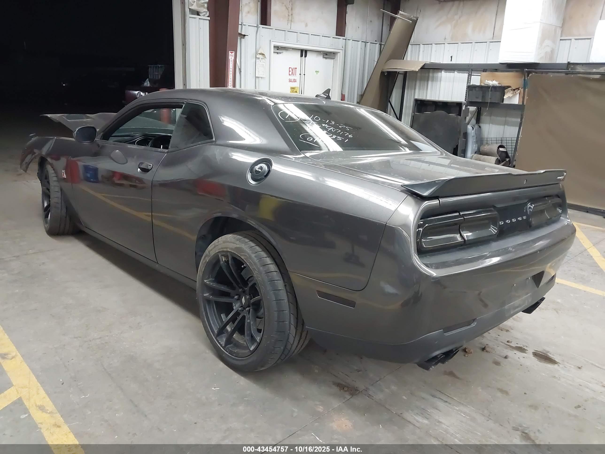 DODGE CHALLENGER image 3