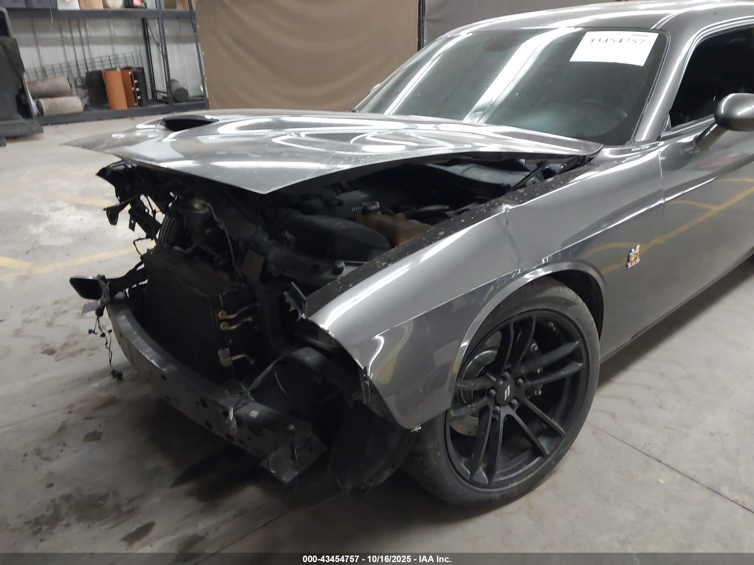 DODGE CHALLENGER image 6