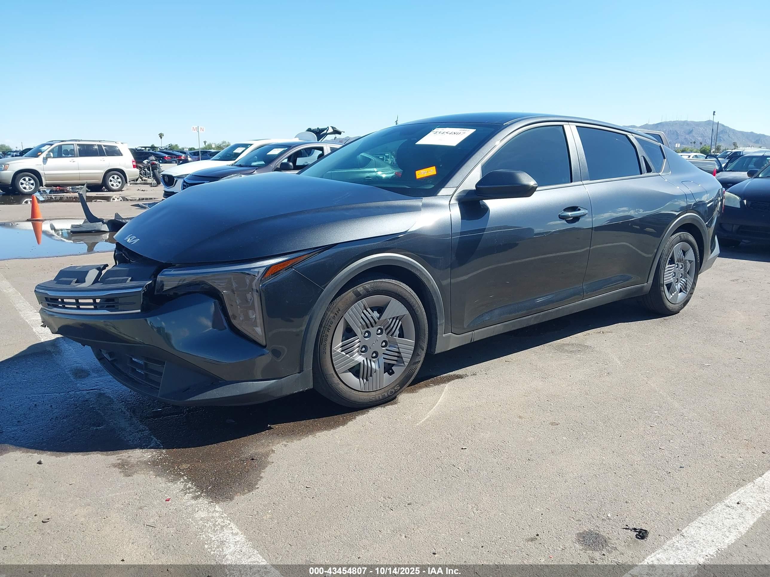 KIA K4 image 2