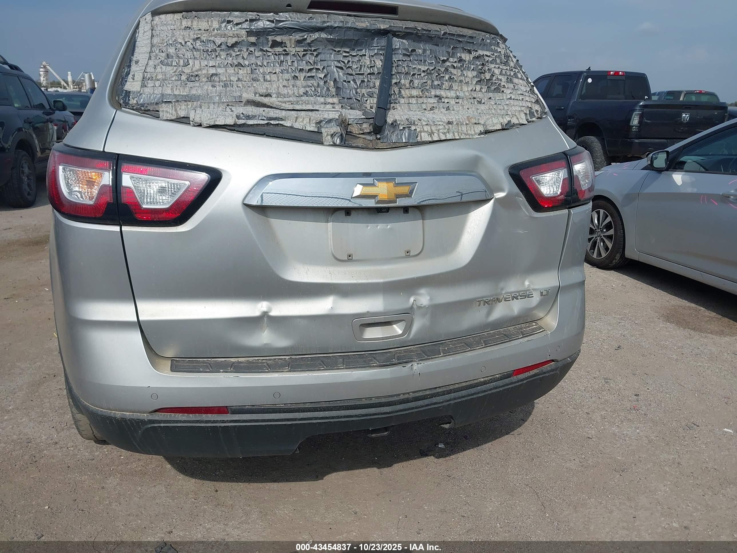 CHEVROLET TRAVERSE image 6