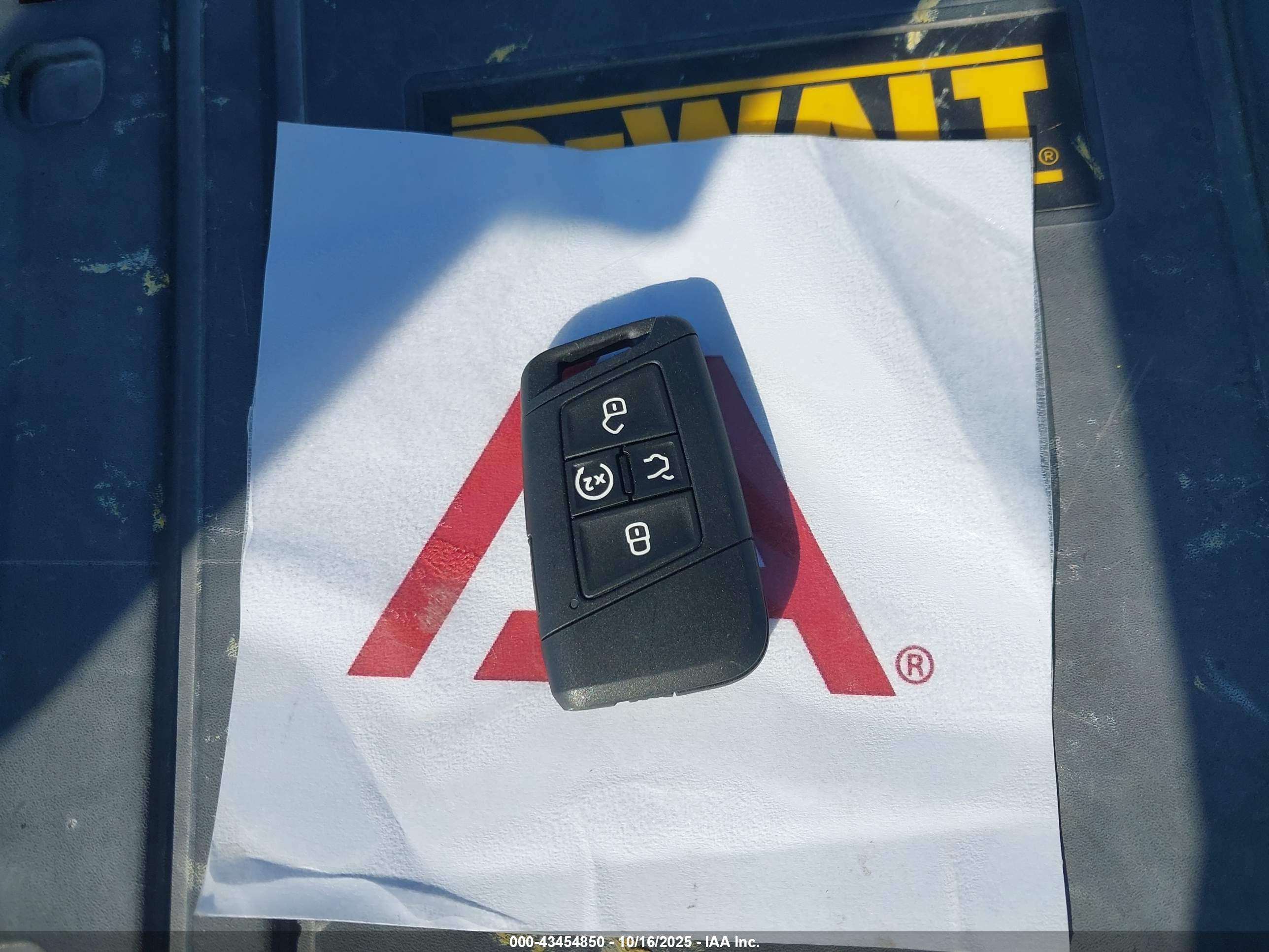 VOLKSWAGEN TAOS image 11