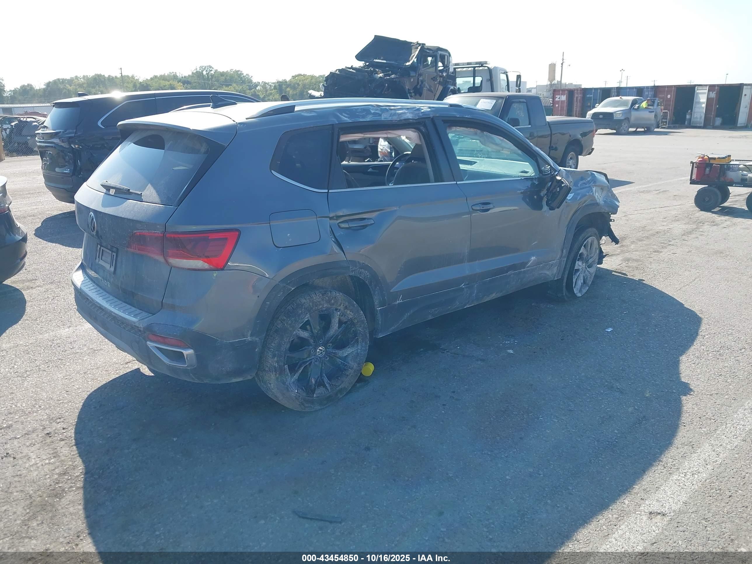 VOLKSWAGEN TAOS image 4
