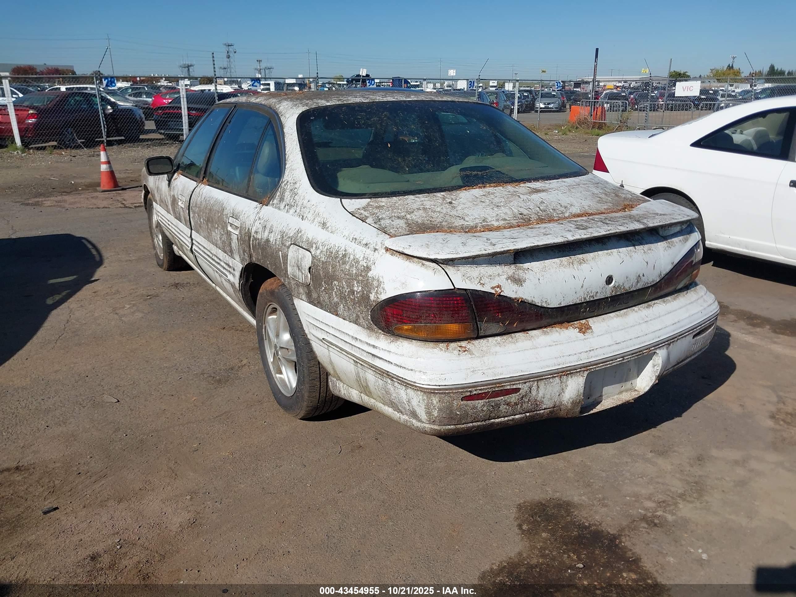 PONTIAC BONNEVILLE image 3