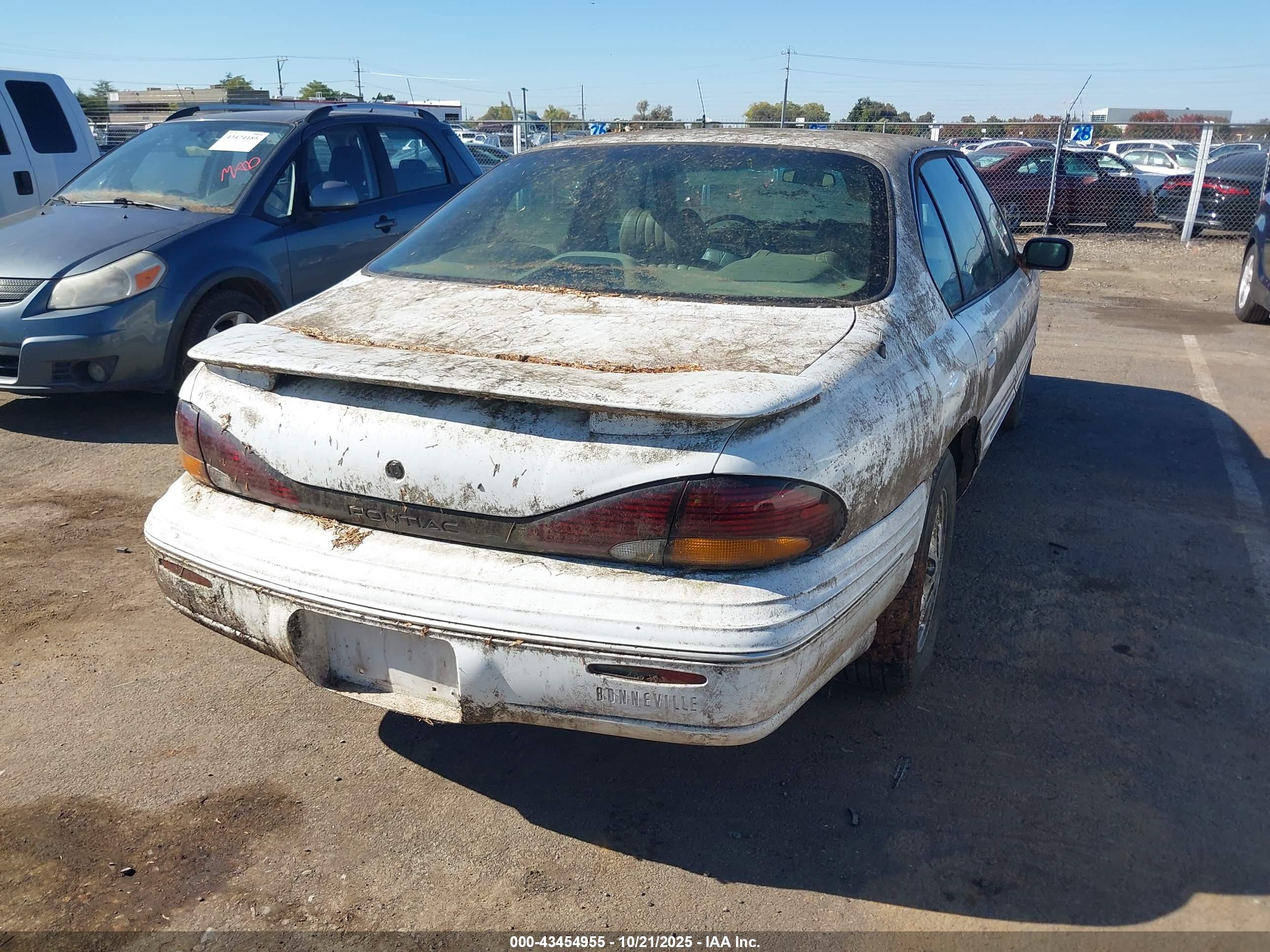 PONTIAC BONNEVILLE image 4