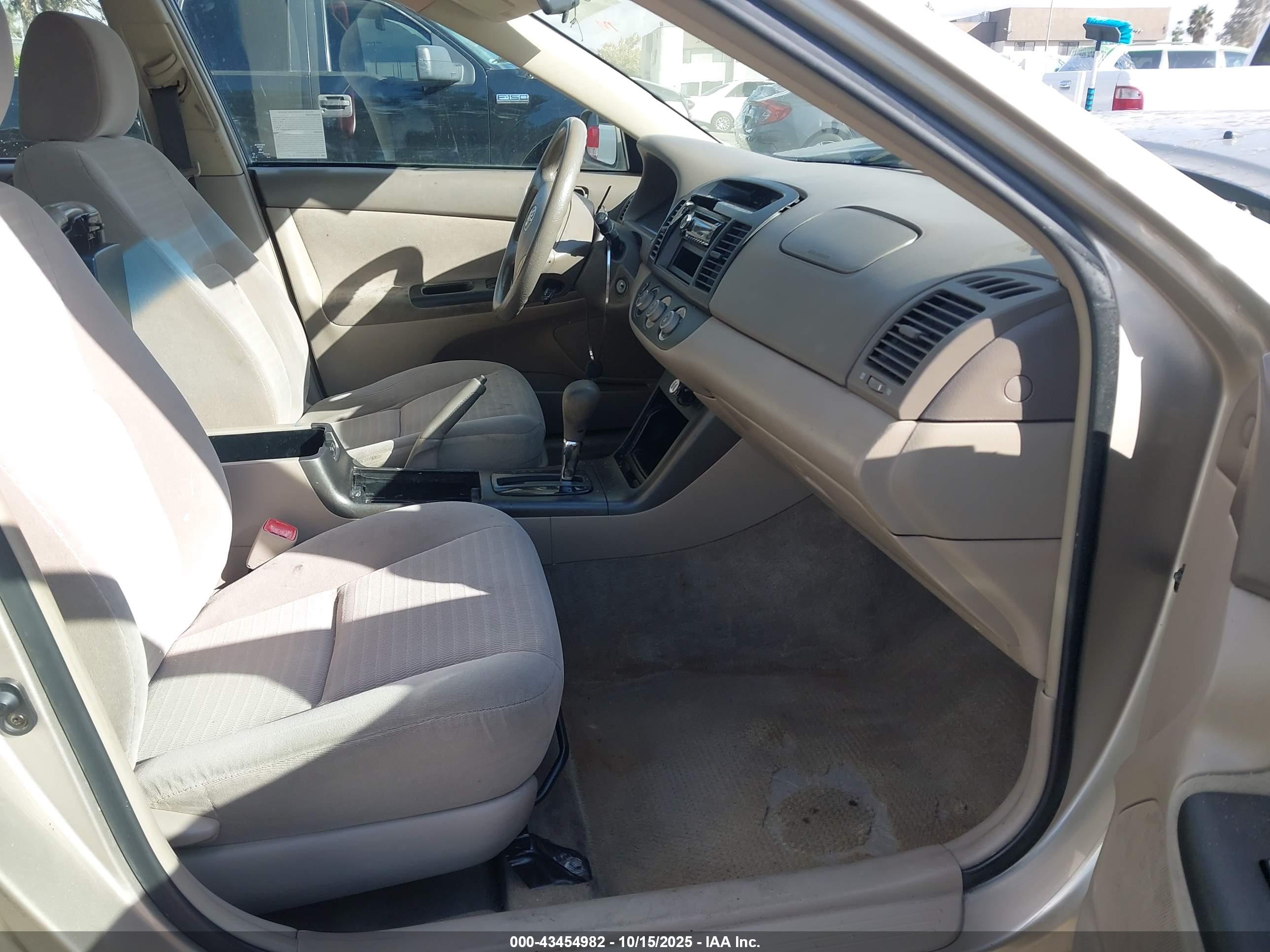 TOYOTA CAMRY image 5