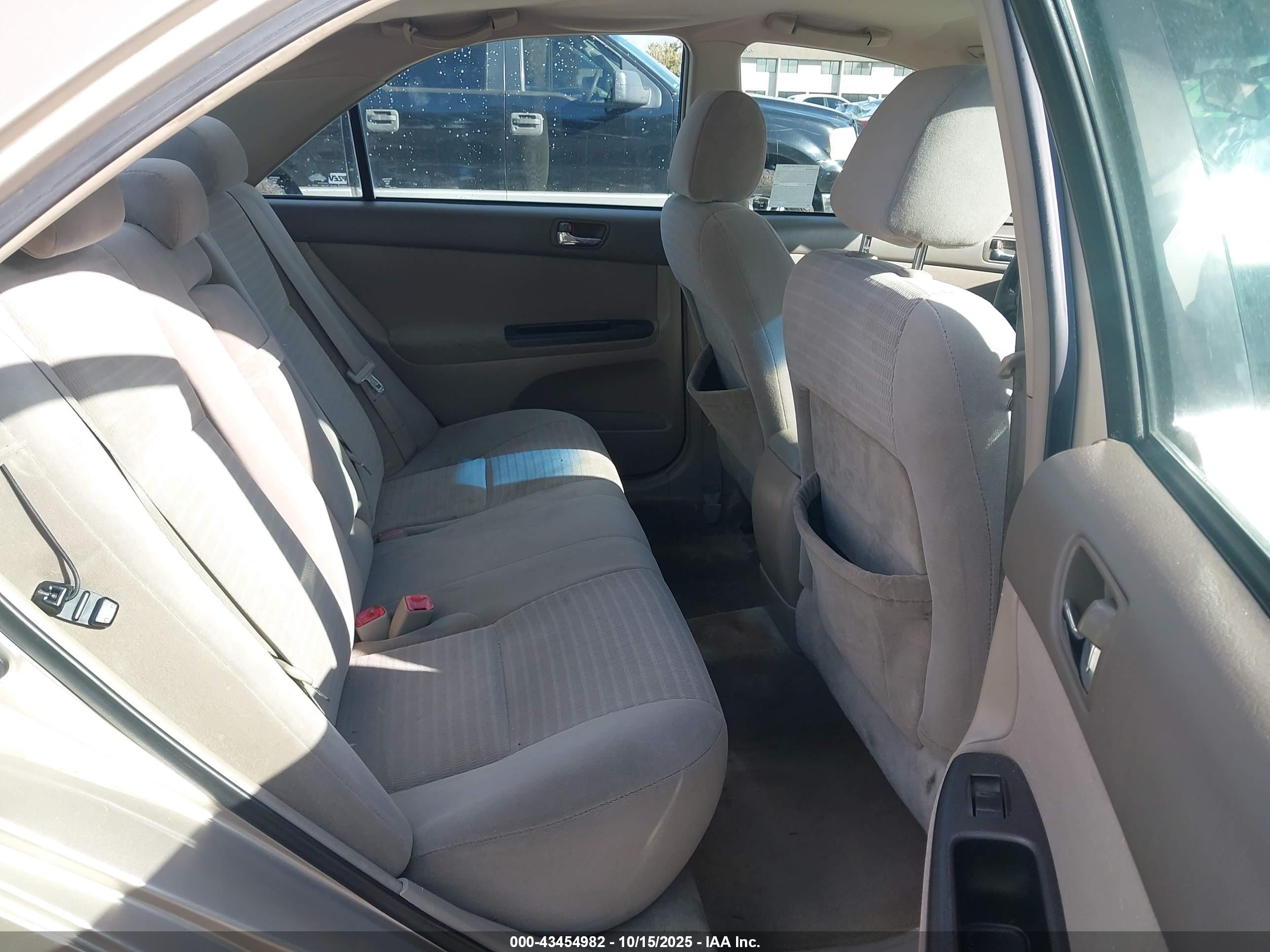 TOYOTA CAMRY image 8