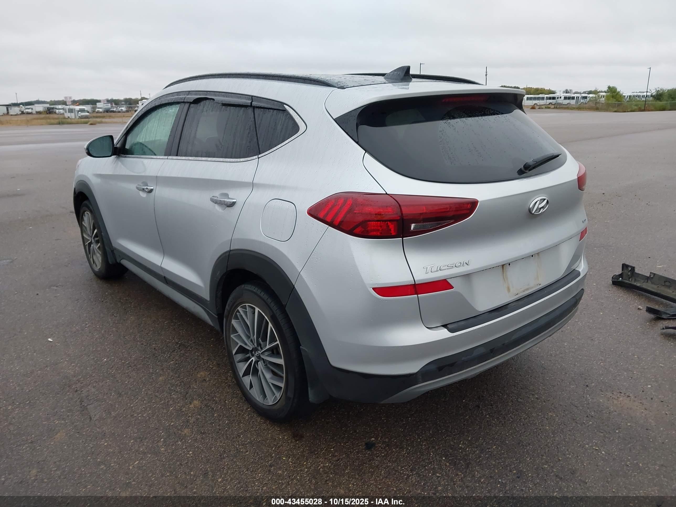 HYUNDAI TUCSON image 3