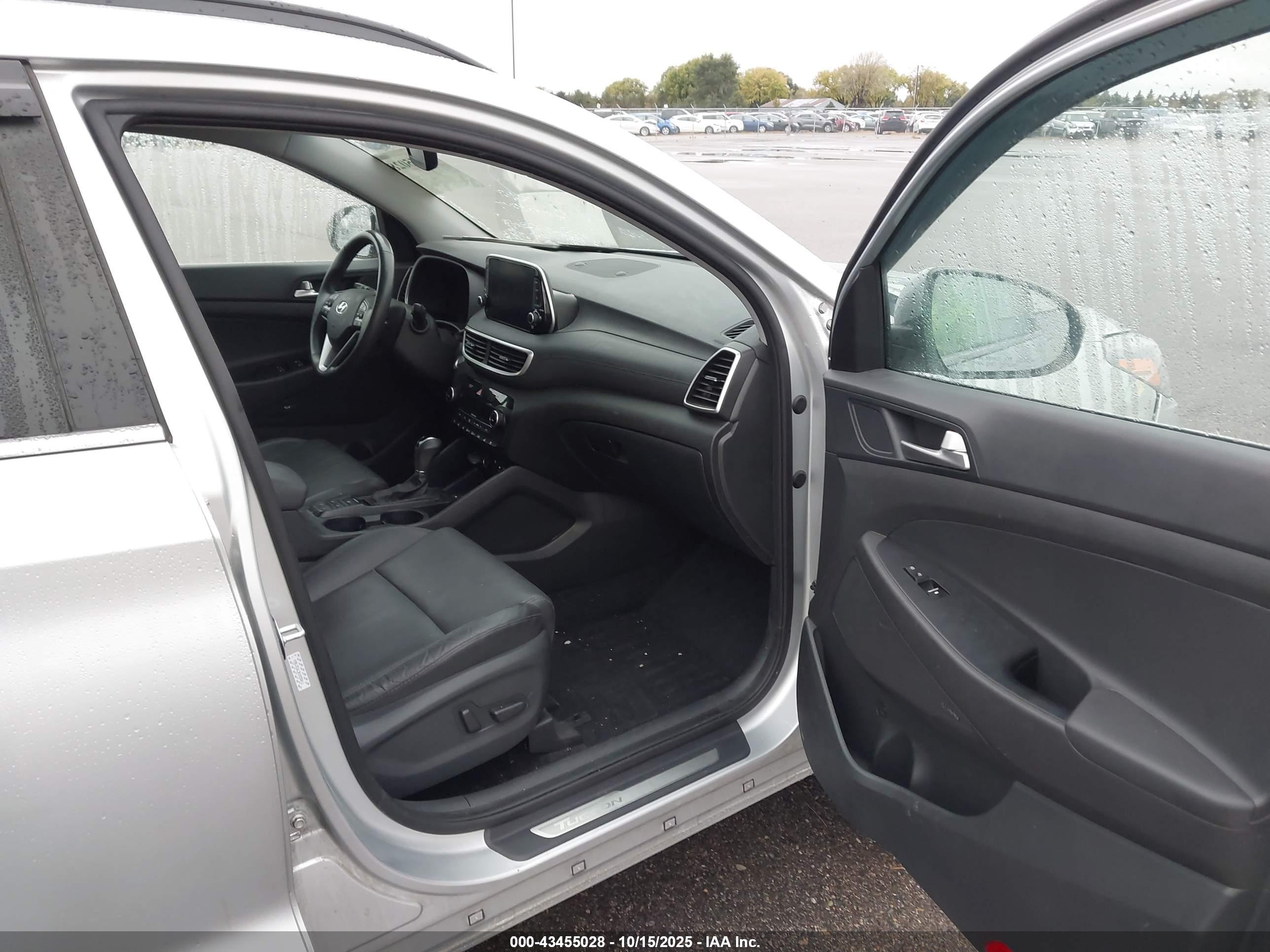 HYUNDAI TUCSON image 5