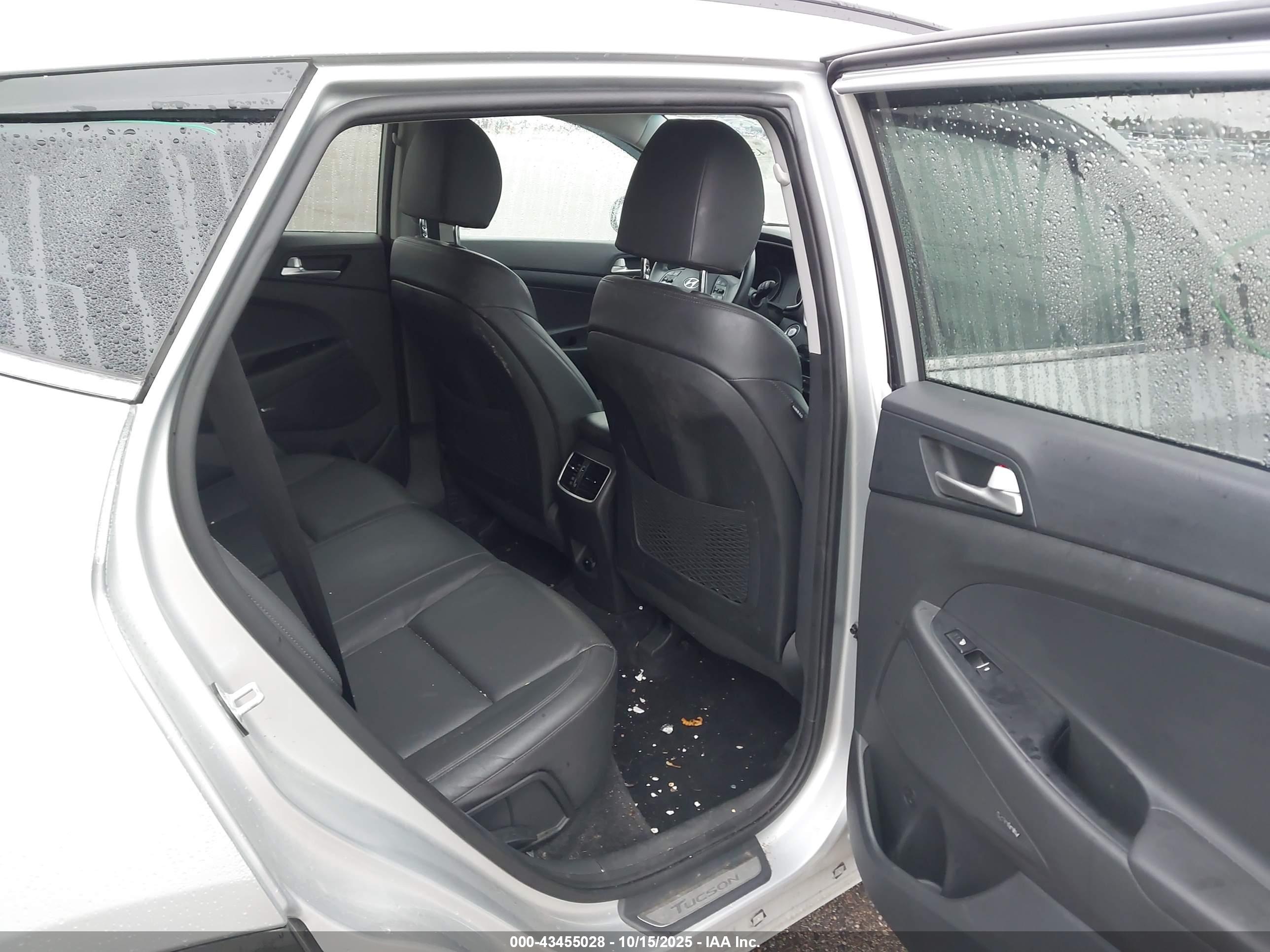 HYUNDAI TUCSON image 8
