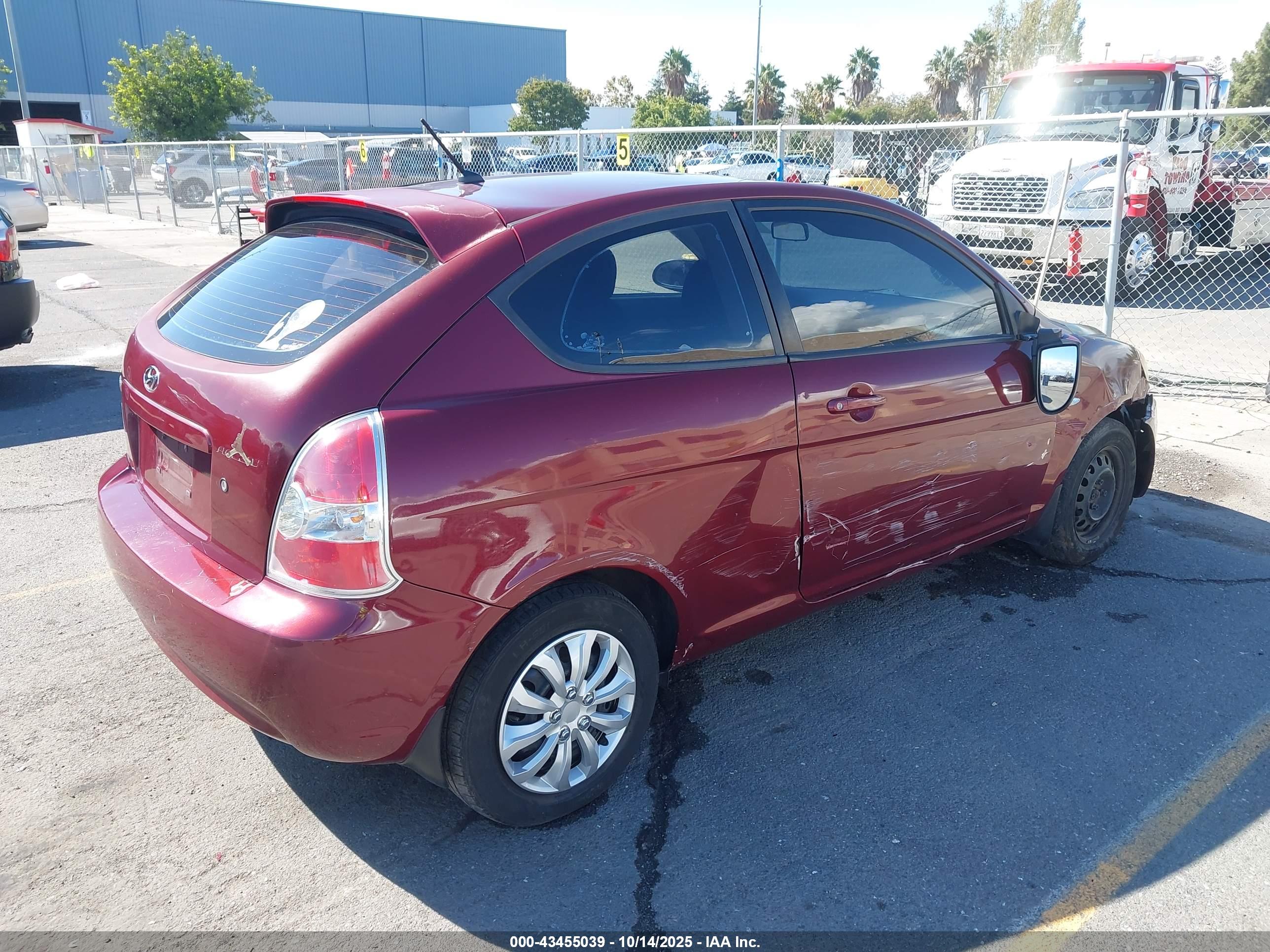 HYUNDAI ACCENT image 4