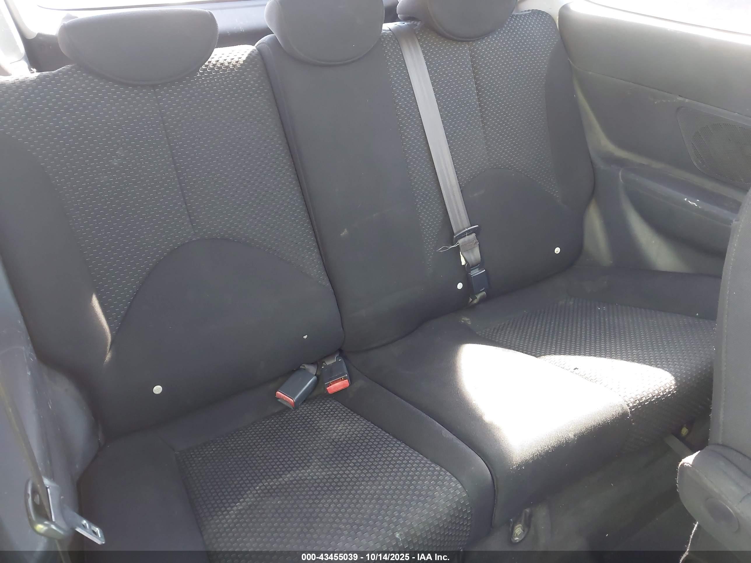 HYUNDAI ACCENT image 8