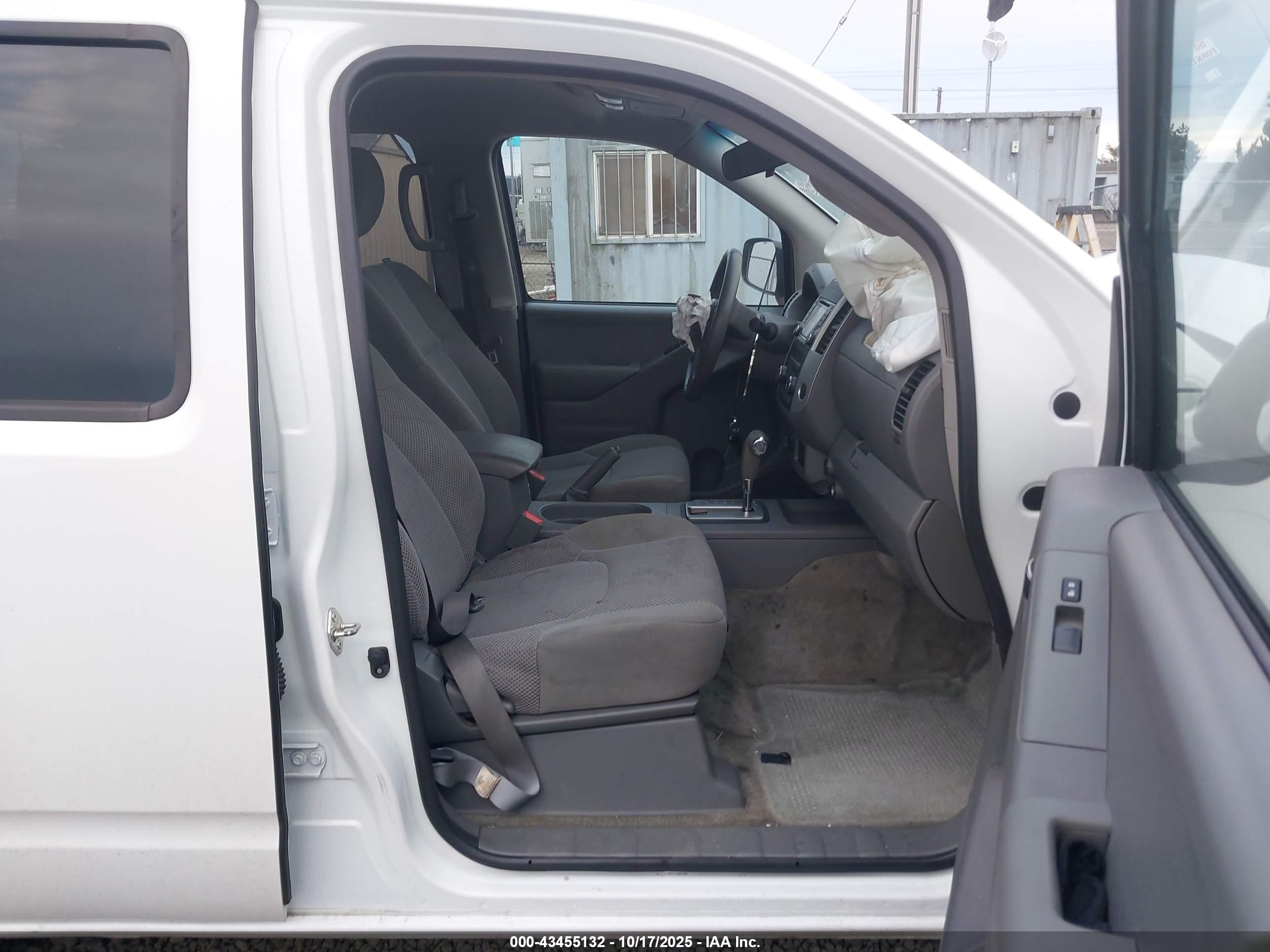 NISSAN FRONTIER image 5