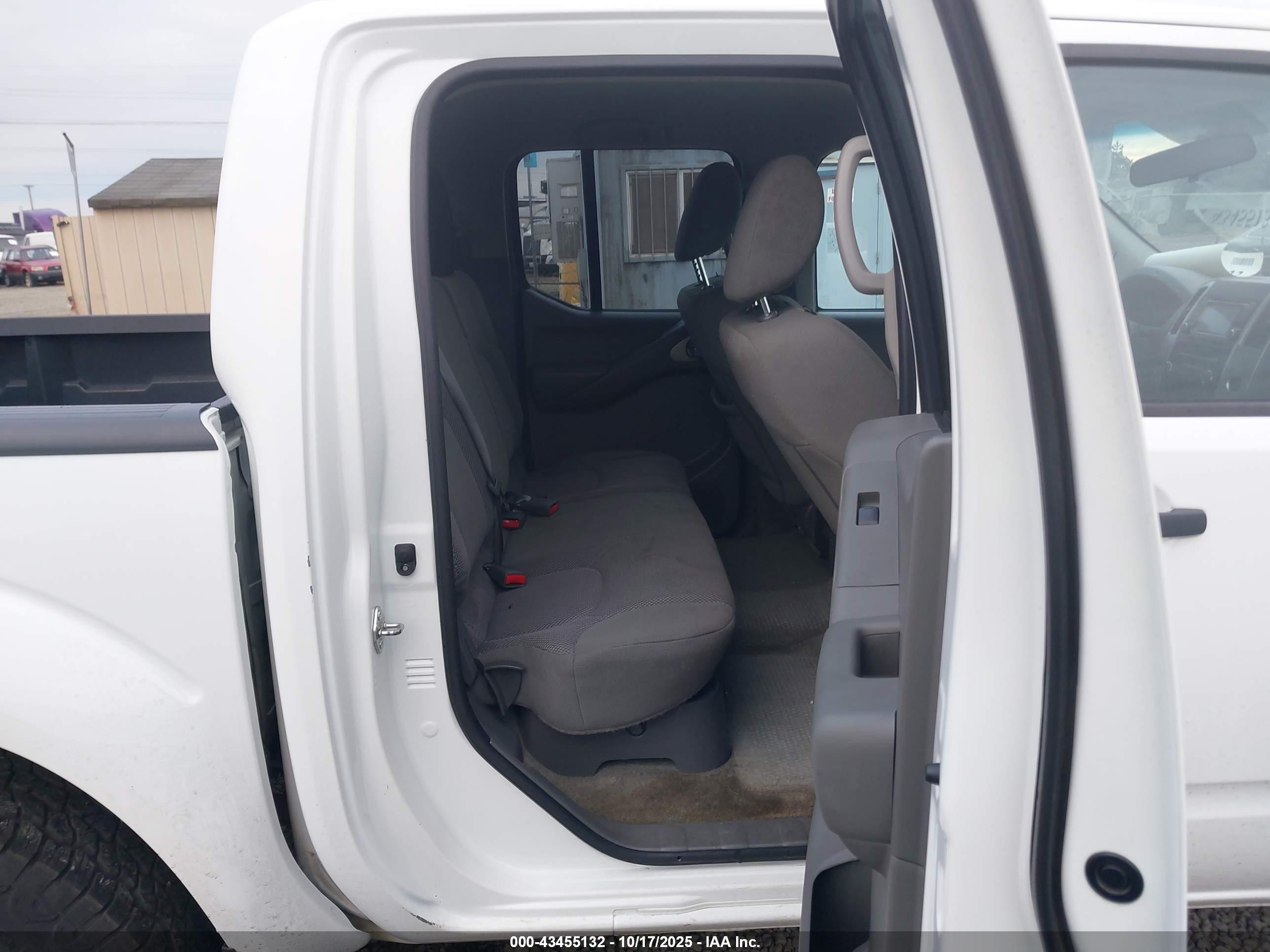 NISSAN FRONTIER image 8