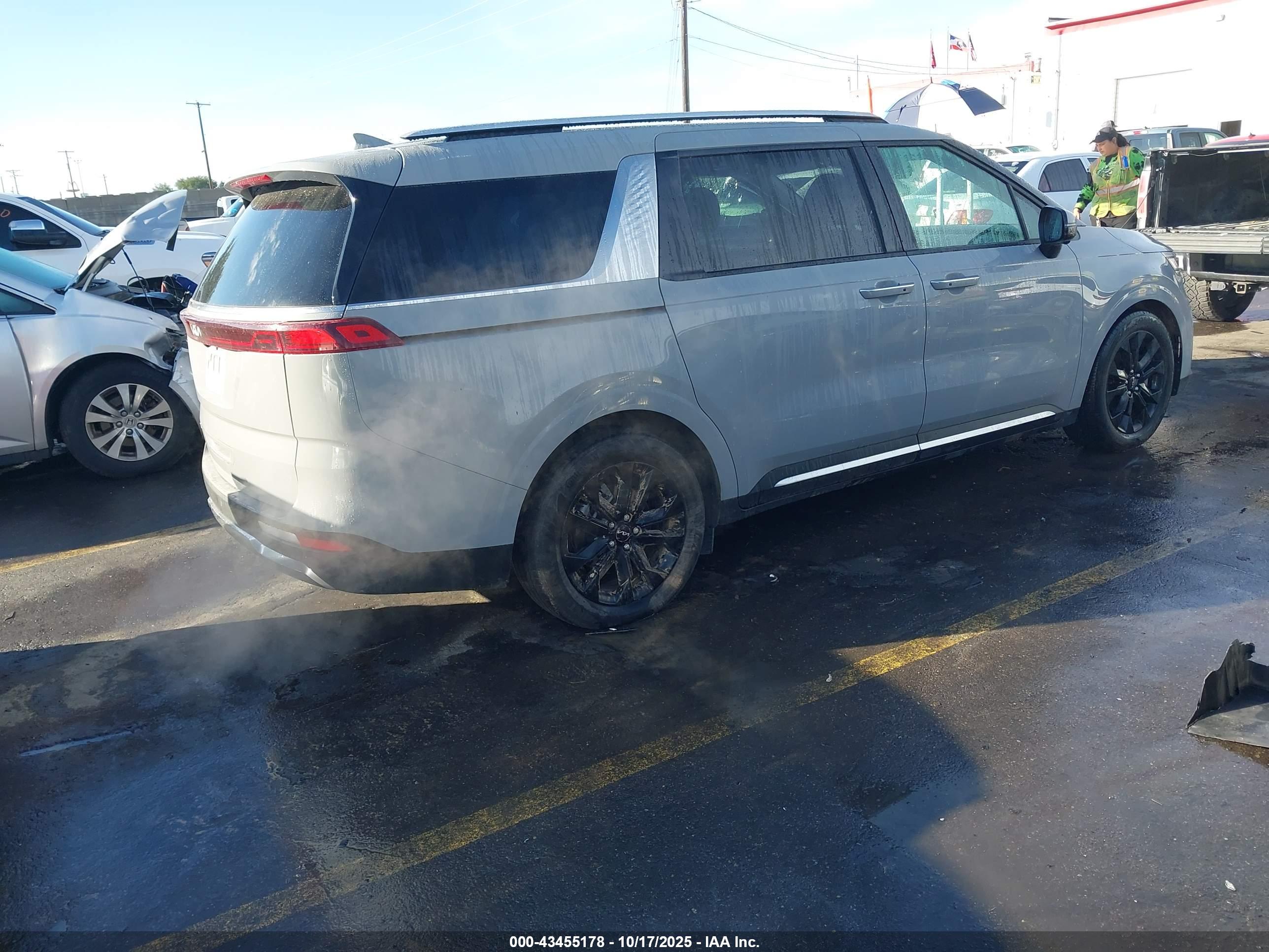 KIA CARNIVAL image 4