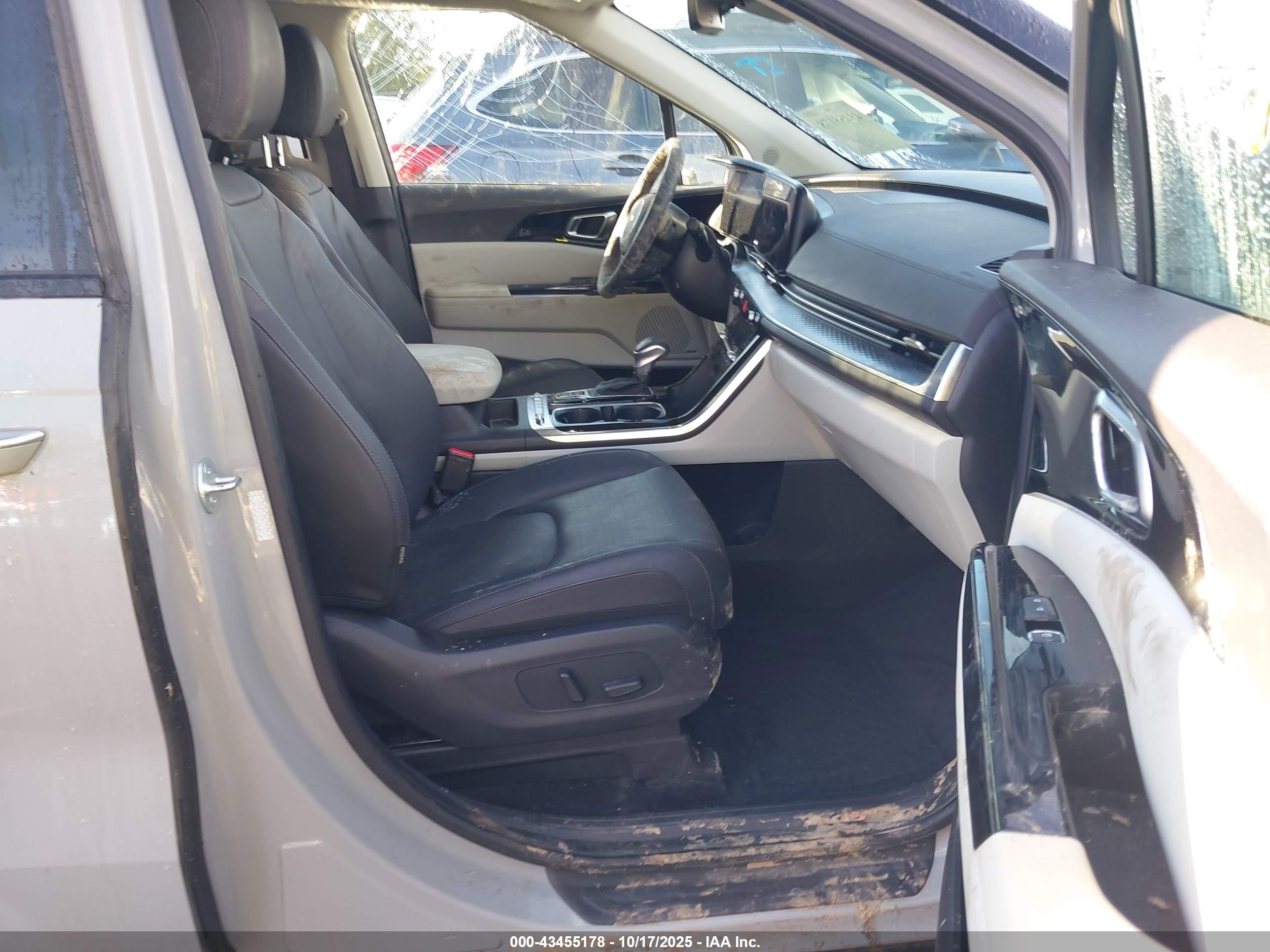 KIA CARNIVAL image 5