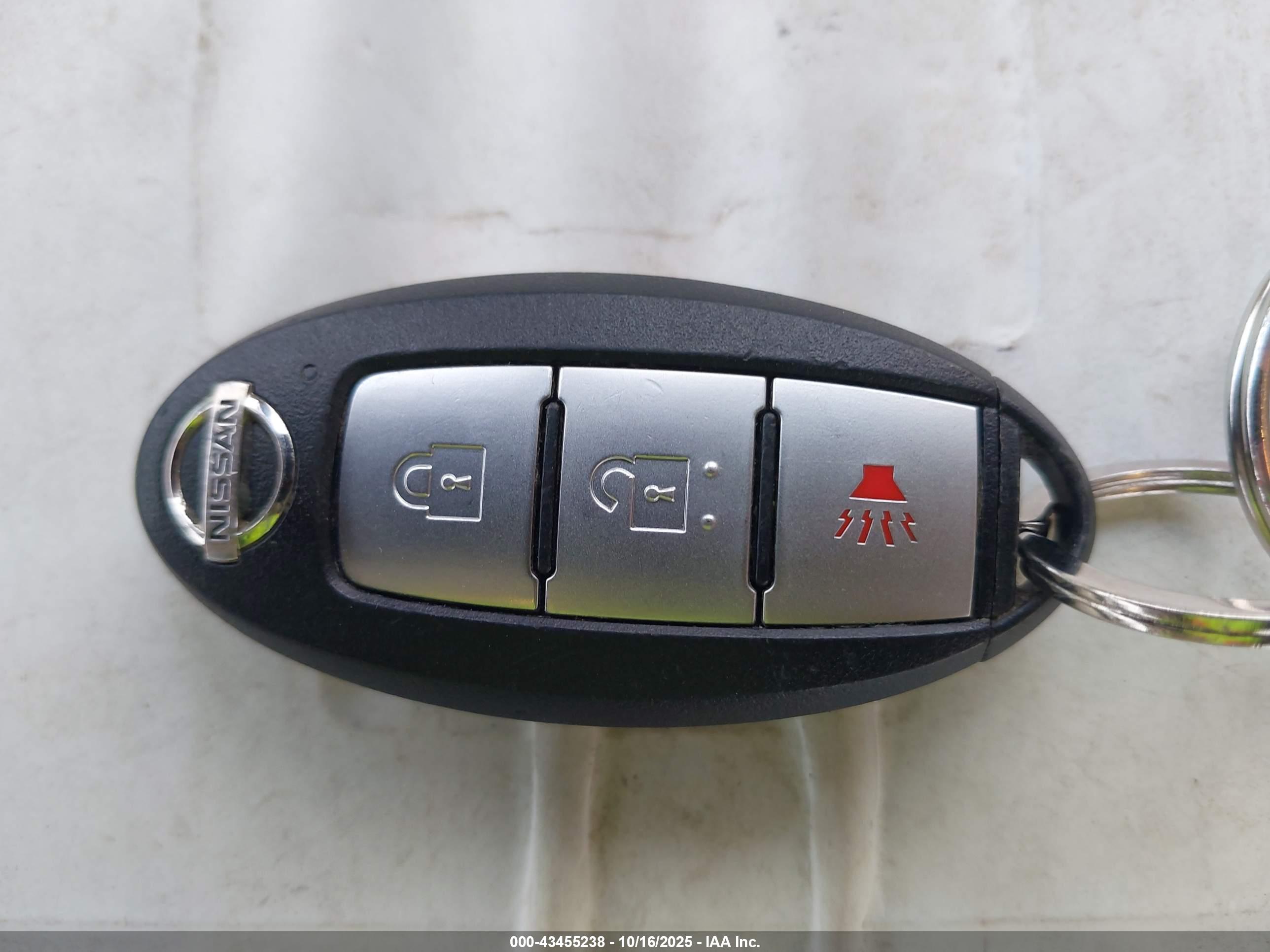 NISSAN TITAN image 11