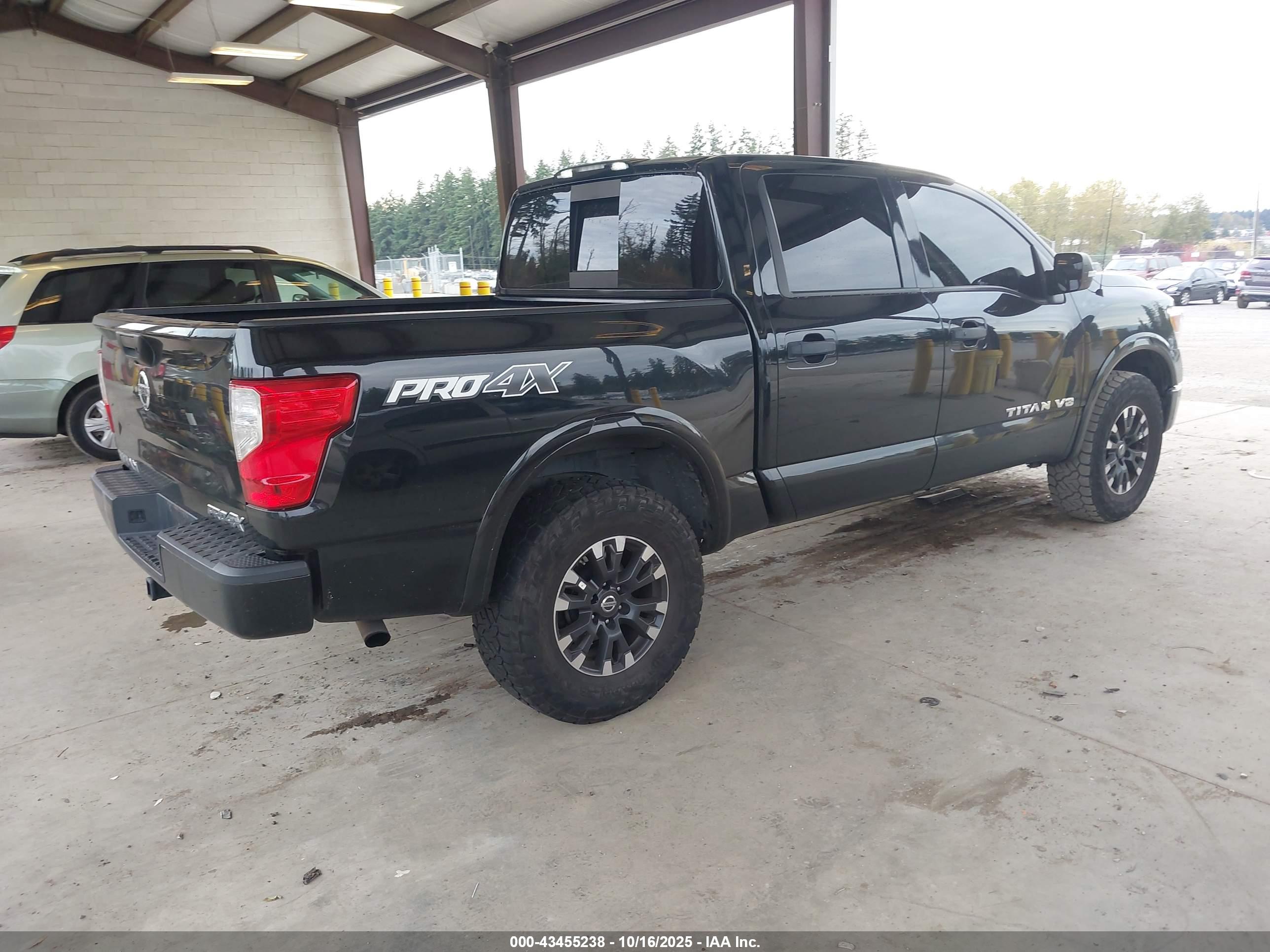 NISSAN TITAN image 4